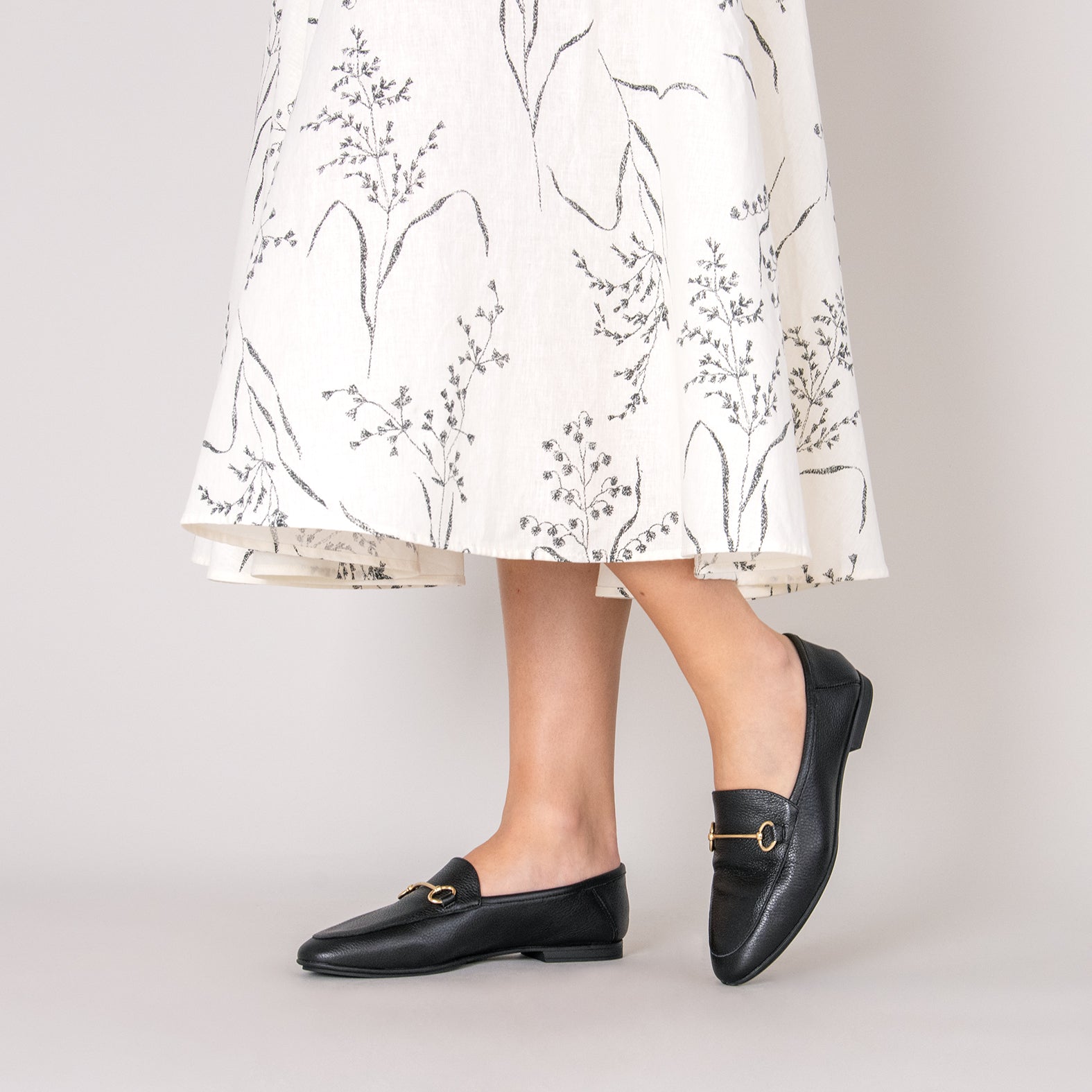 STYLE – Mocasines planos NEGRO con adorno metalizado