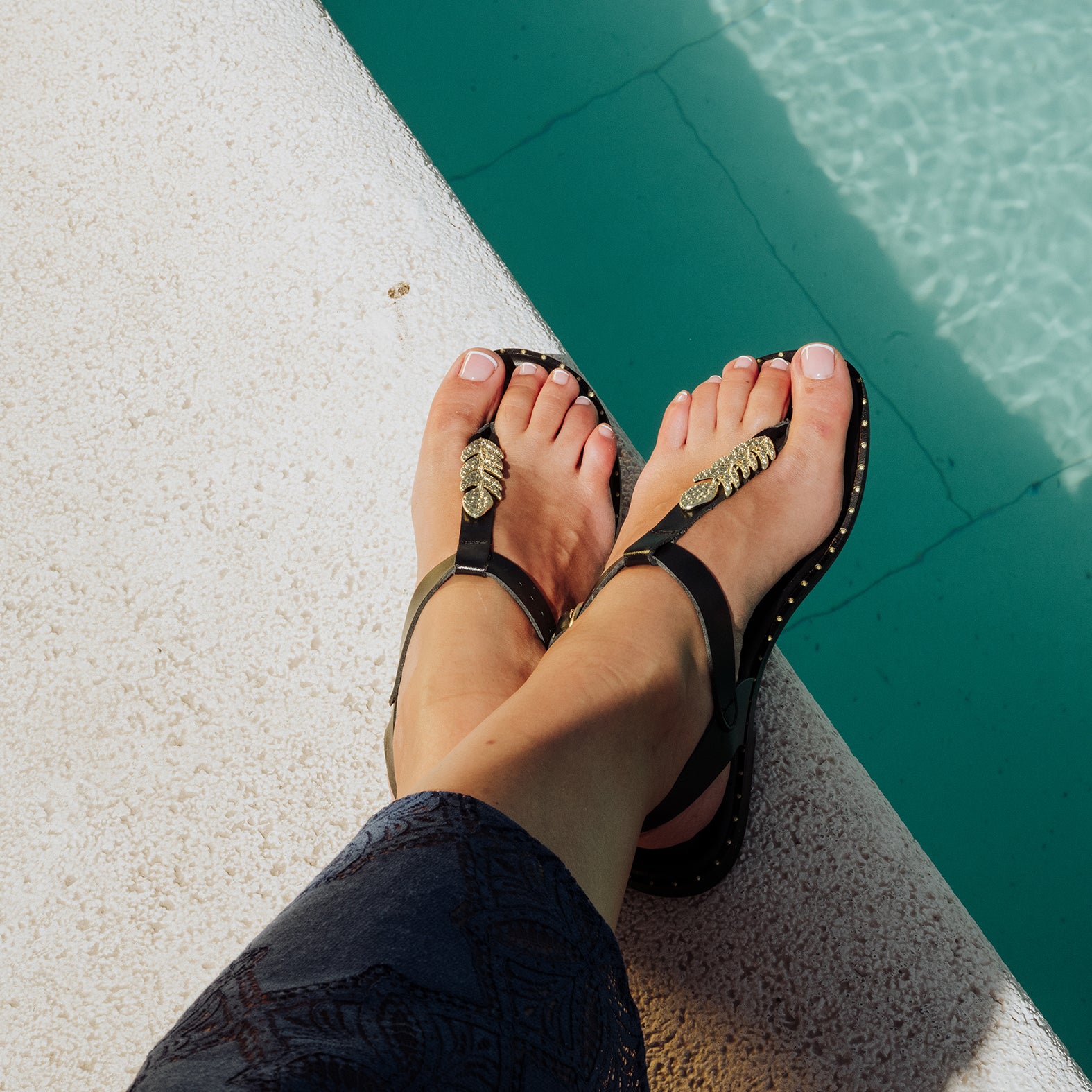 CIRCÉ - Sandales plates en cuir NOIR