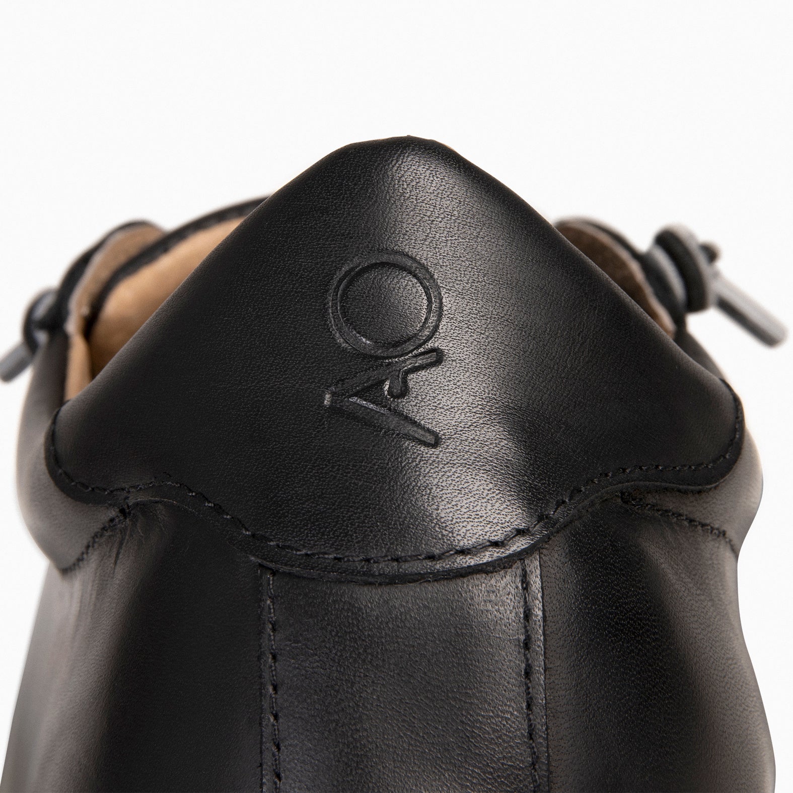 PELAYO – BLACK Elegant Sneaker