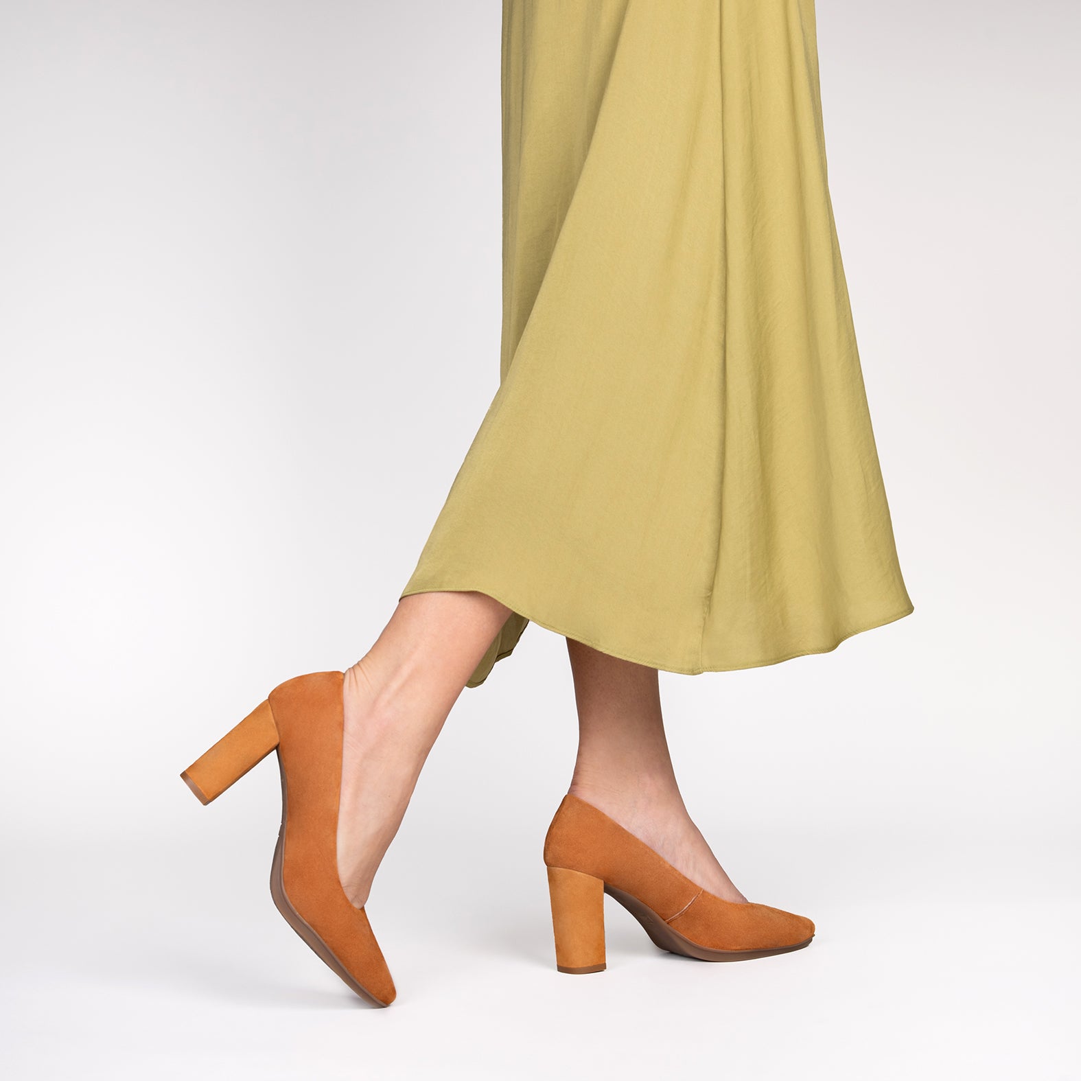 URBAN – Zapatos de tacón alto de ante CAMEL