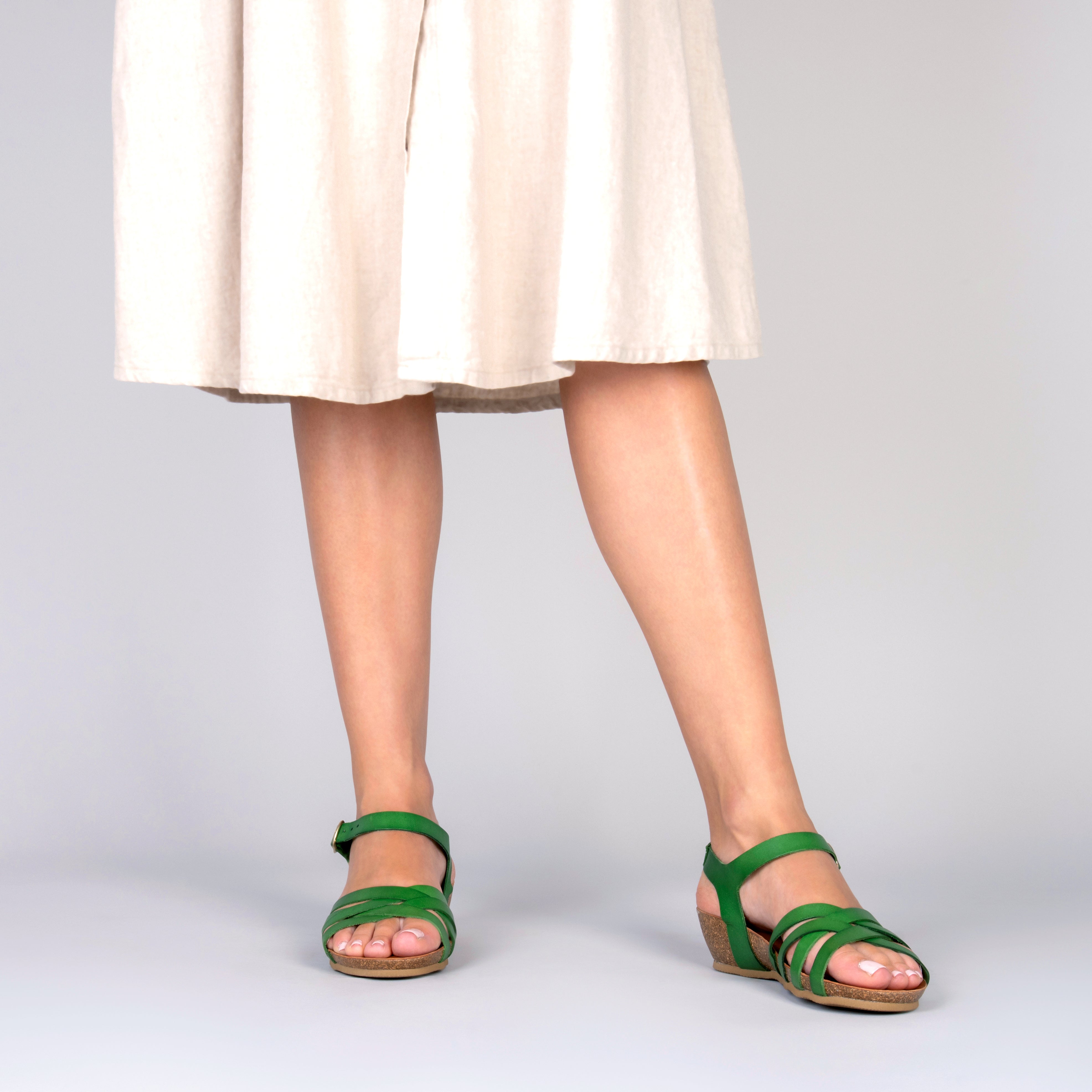 HANAE - Sandalias BIO Multitiras cruzadas VERDE