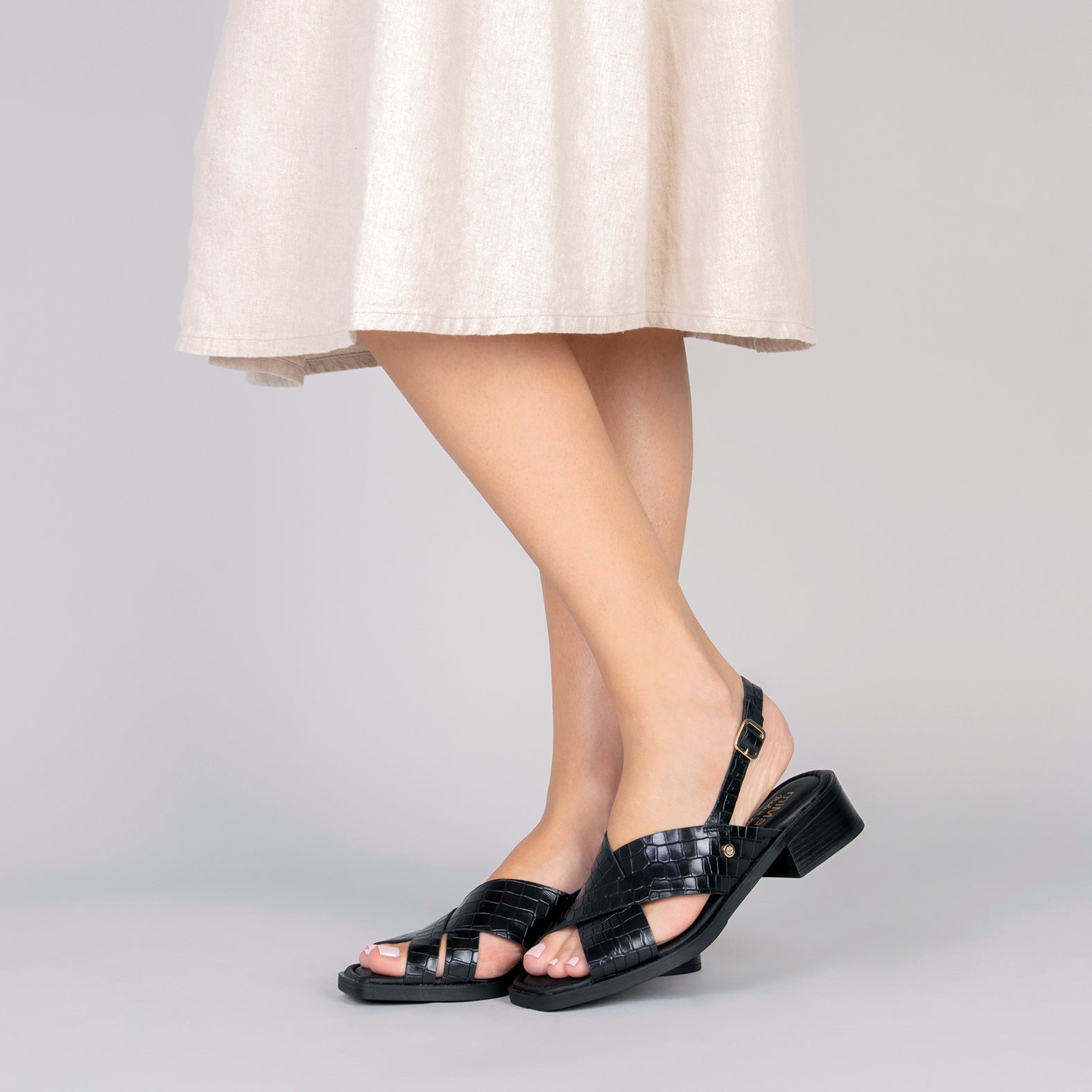 BETANIA - BLACK Flat Sandals