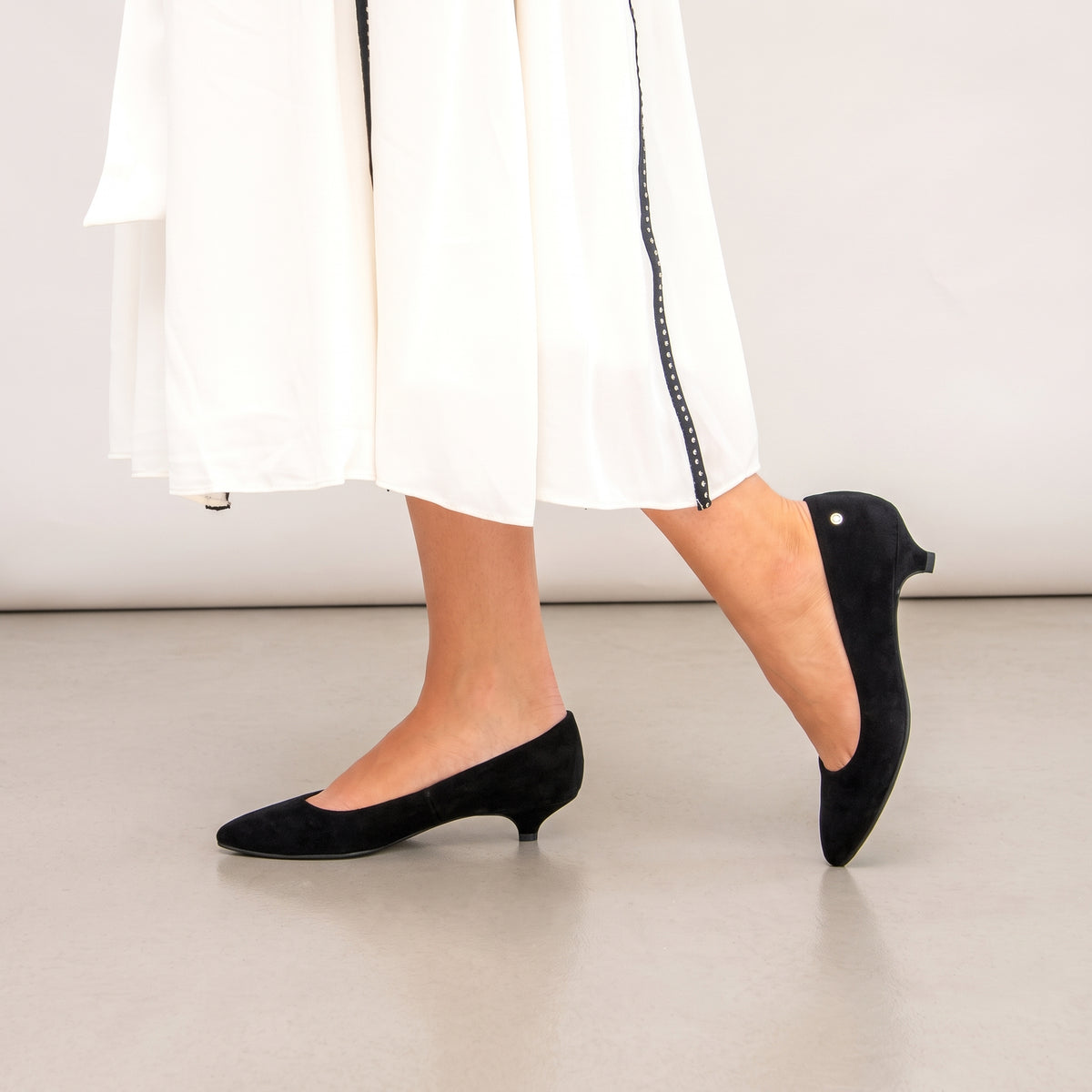 URBAN MINI - ZWART Suède pumps met lage hak
