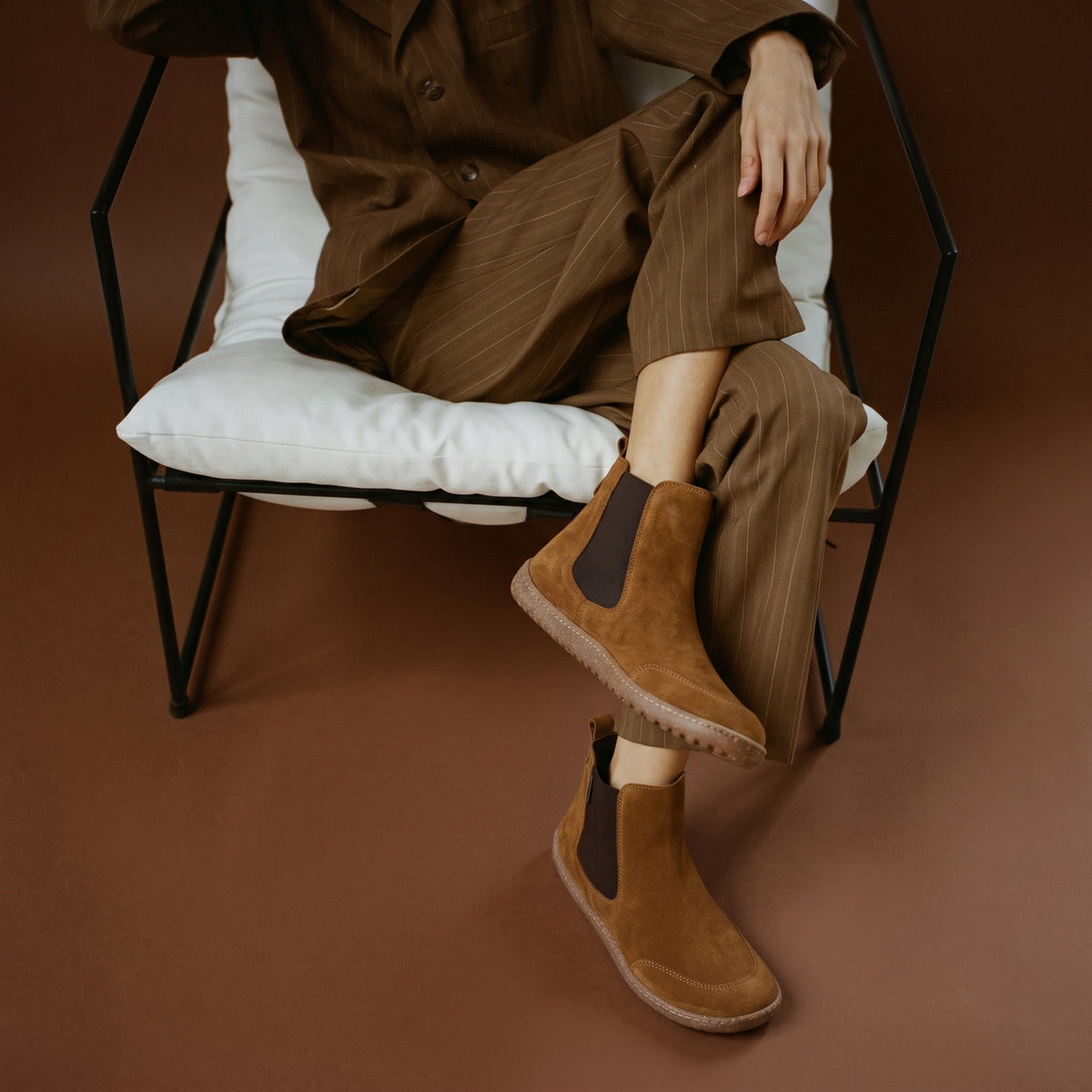 RAIN - BROWN Leren pumps et dunne hak en strik