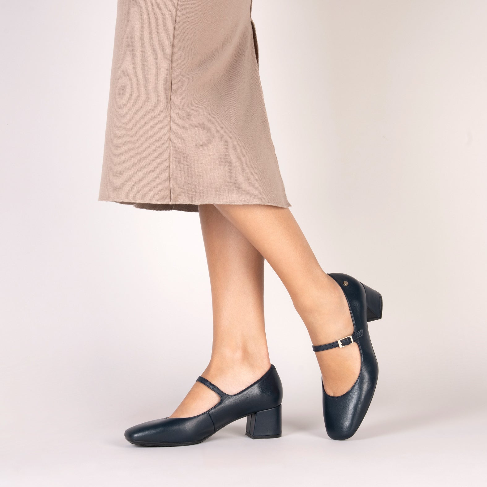 BELLA - Zapatos con pulsera y puntera cuadrada MARINO - miMaO ®