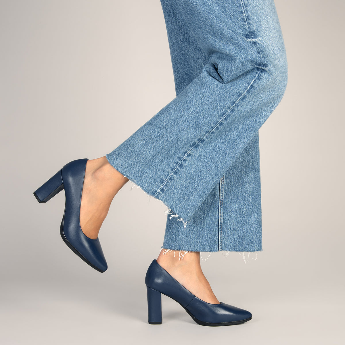 URBAN SALON – Zapatos de tacón alto de napa MARINO
