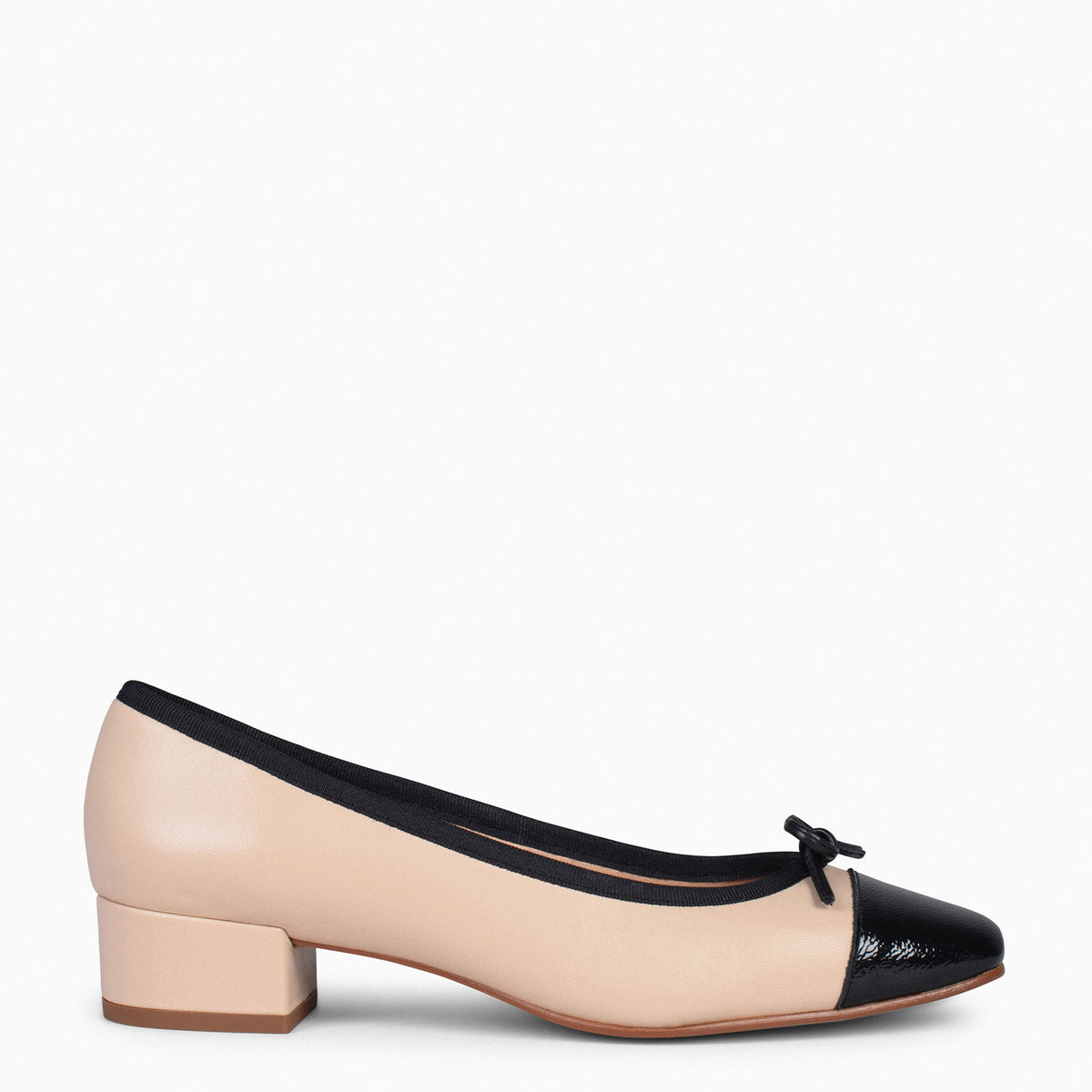 GLAMOUR – Bailarinas con tacón y puntera de charol BEIGE