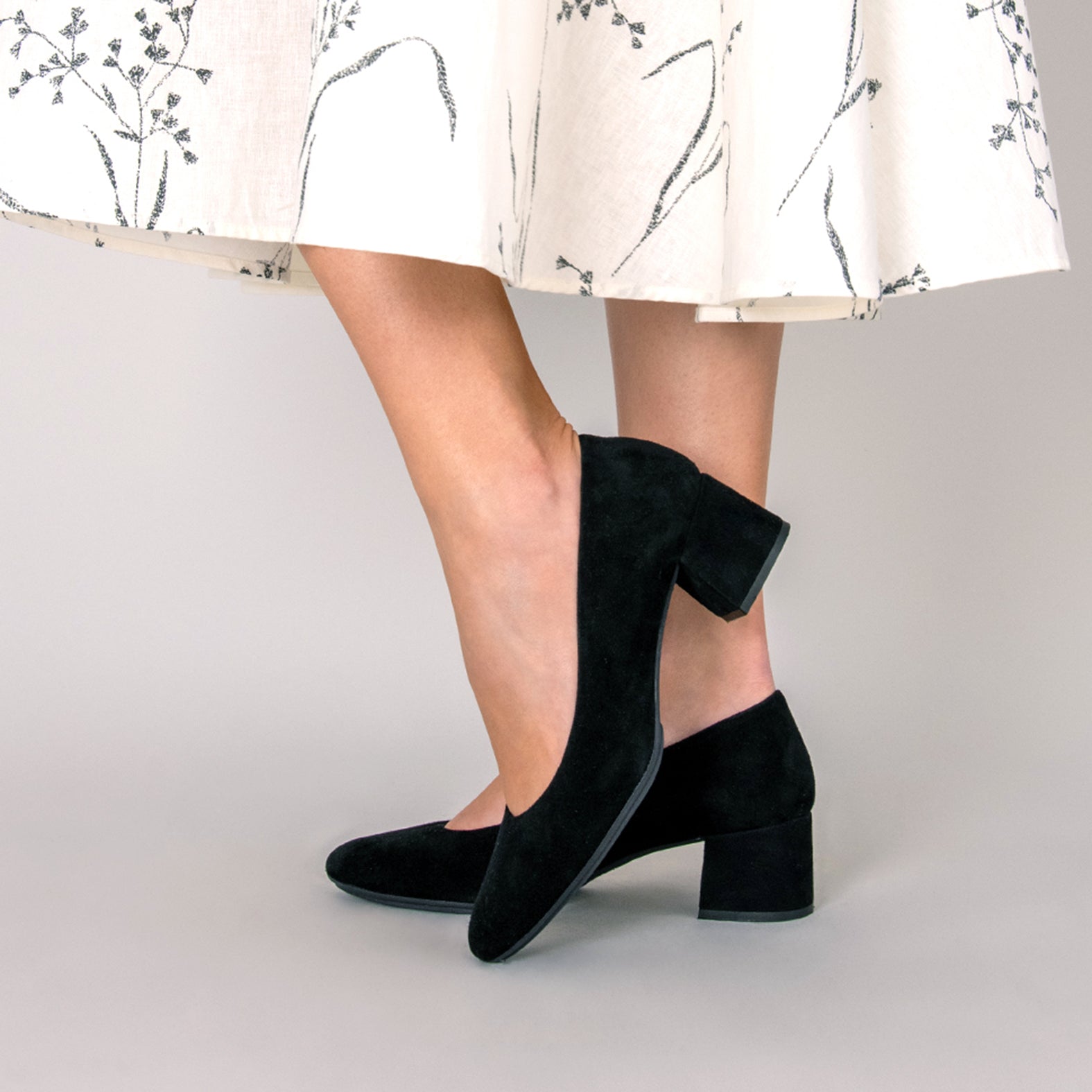 URBAN ROUND - BLACK SUEDE LEATHER LOW HEELS