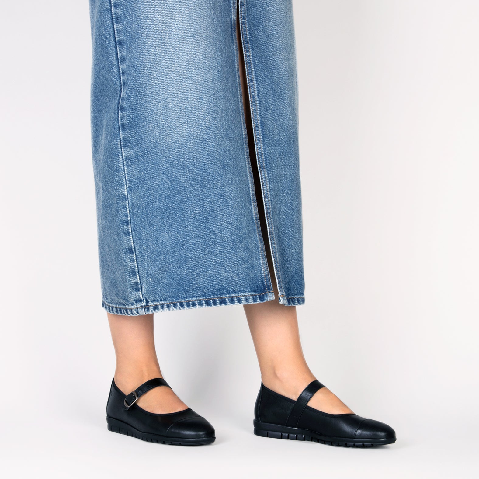 NICOLLE – BLACK ballerina with black toe