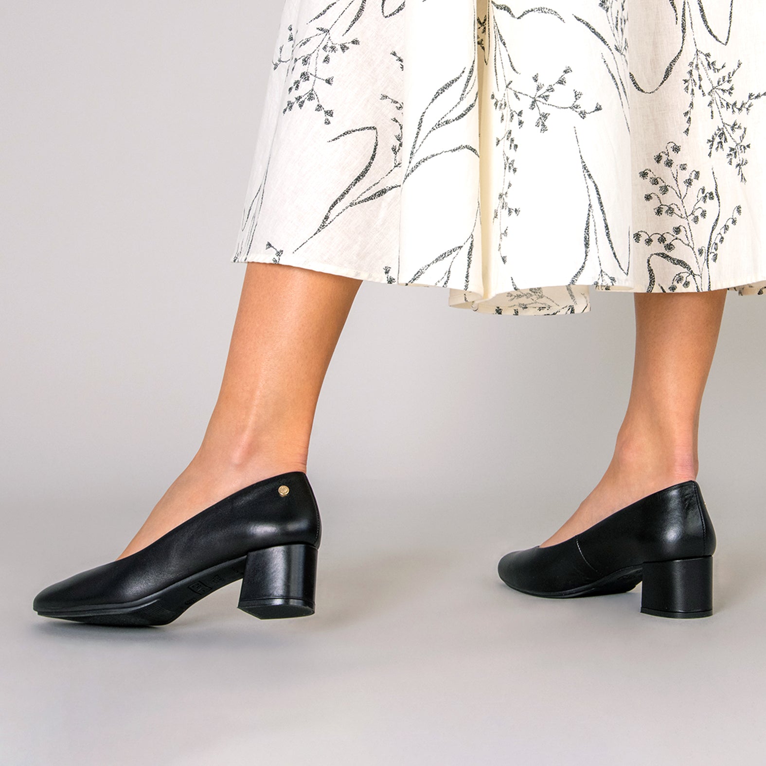 URBAN ROUND - BLACK NAPPA LEATHER LOW HEELS