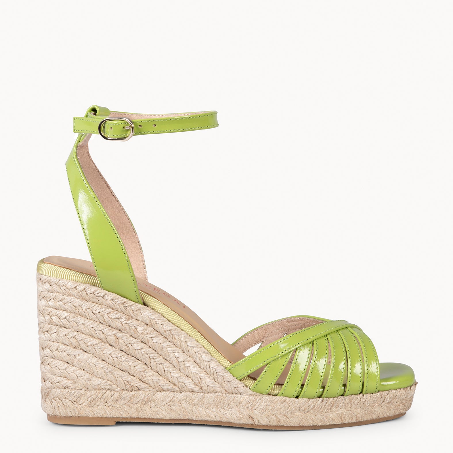 ISABEL - SANDALIAS PISTACHO DE TIRAS CRUZADAS CON CUÑA