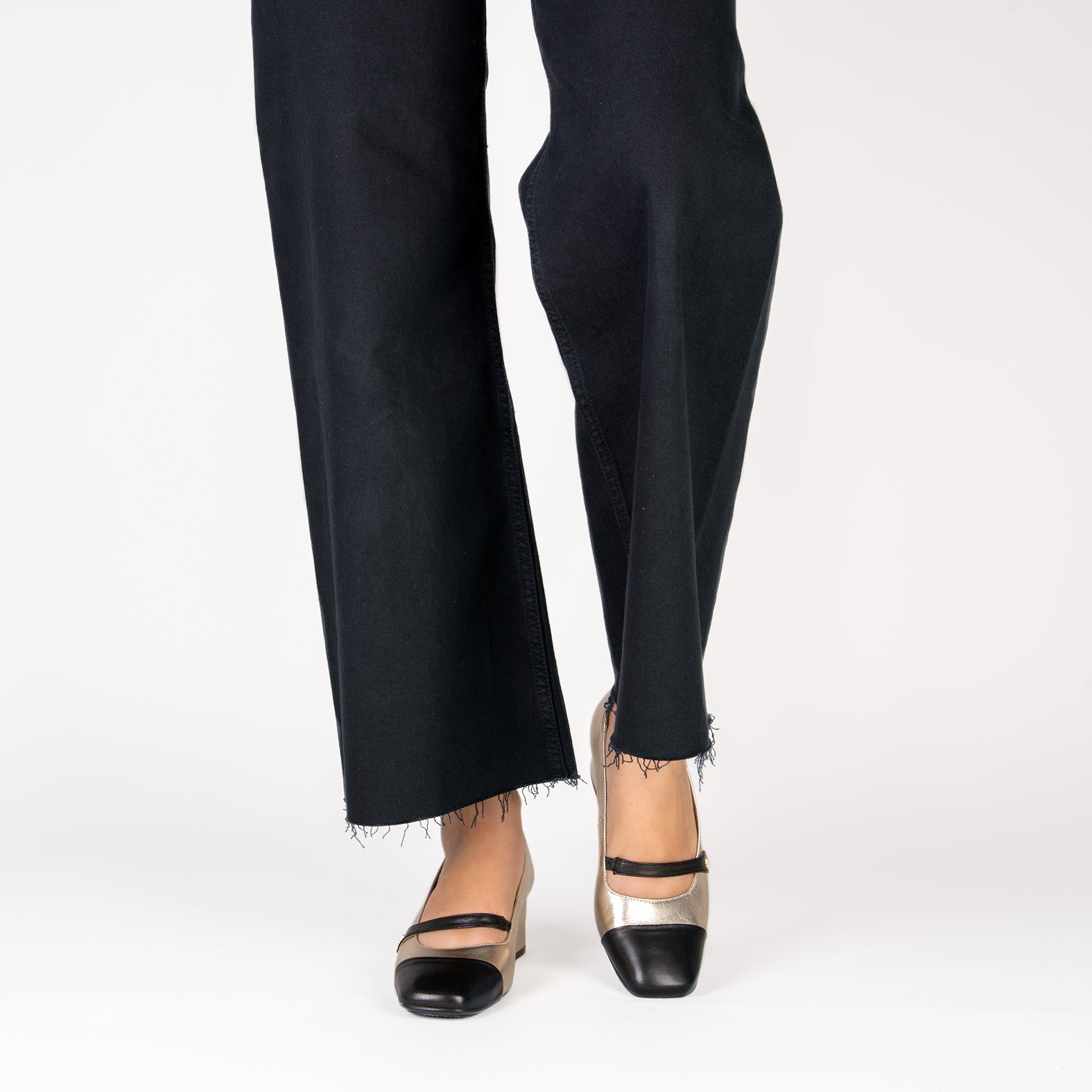 MARGOT – GOLDEN Heel Mary-Jane with BLACK toe