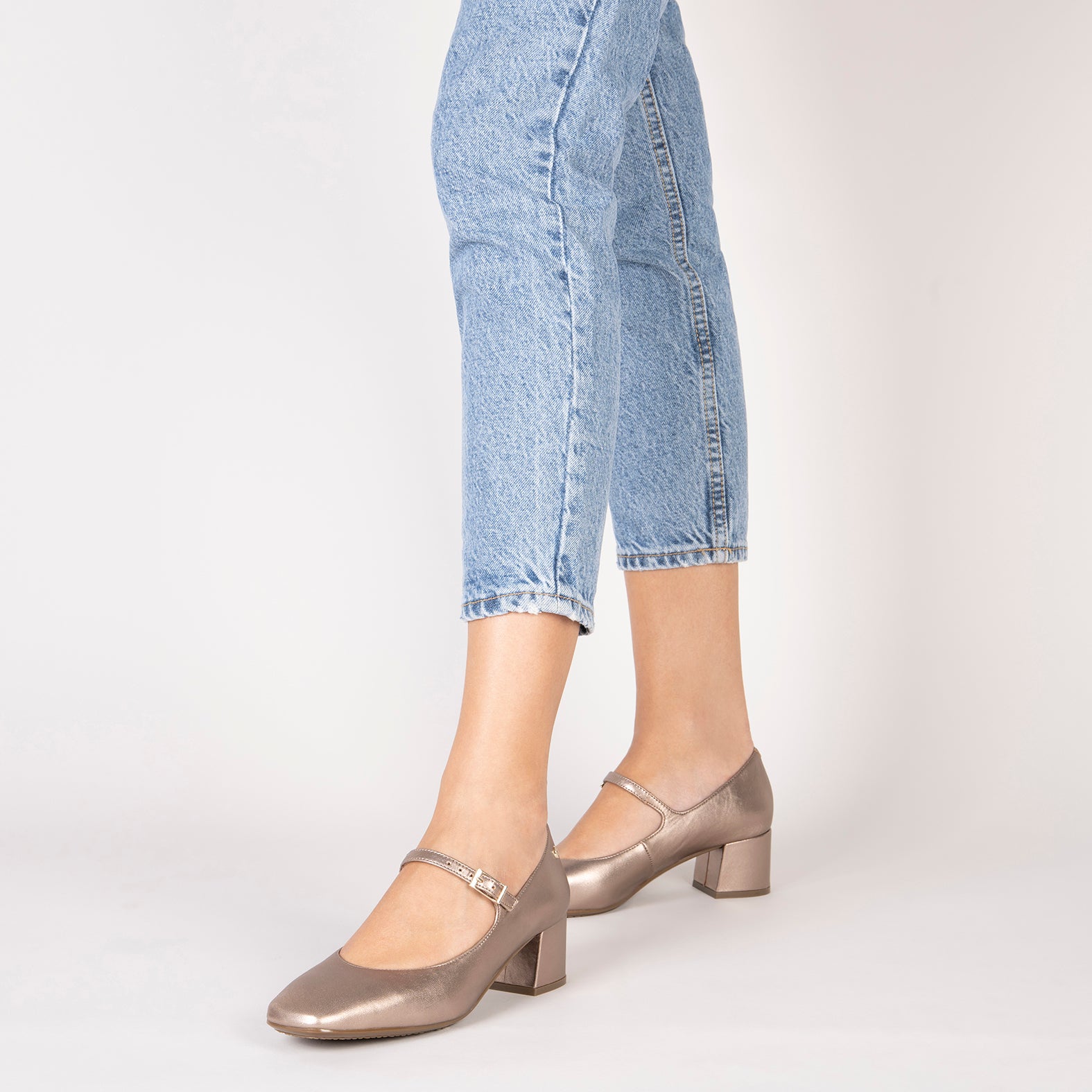 BELLA - Zapatos con pulsera y puntera cuadrada ORO VIEJO