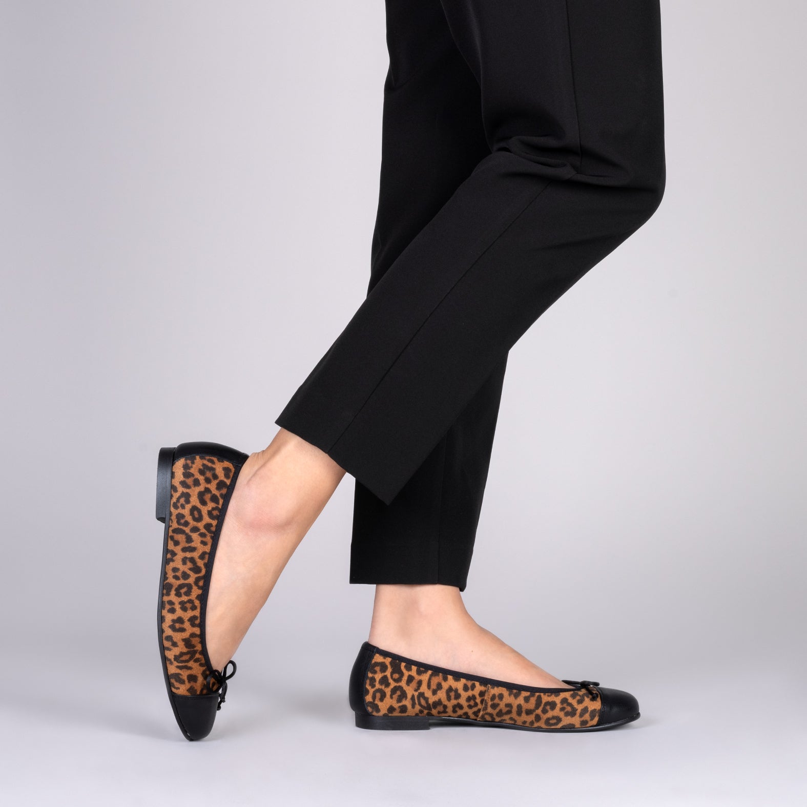 NICOLLE – Bailarina plana con puntera LEOPARDO