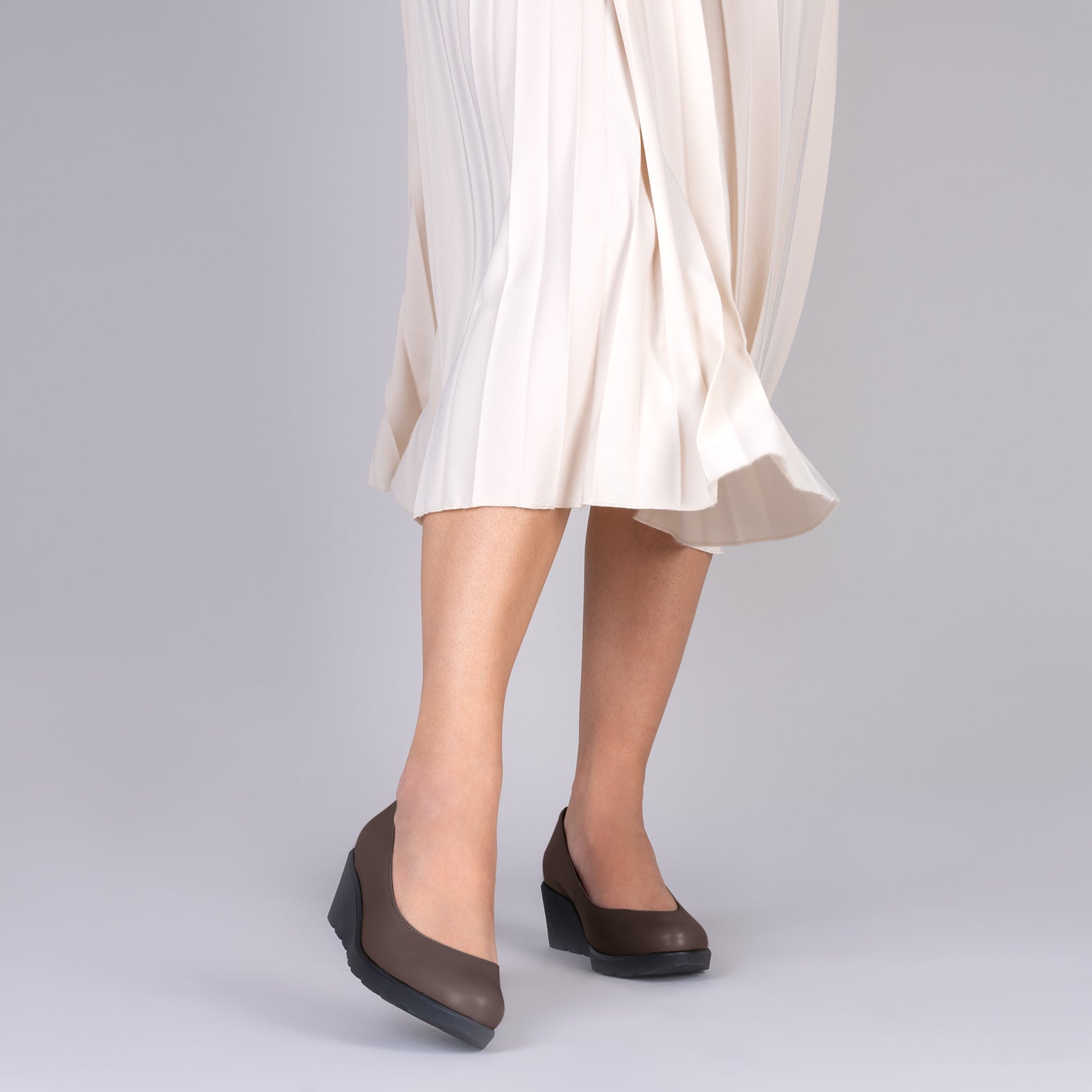 IRIS - BROWN women’s wedge shoes