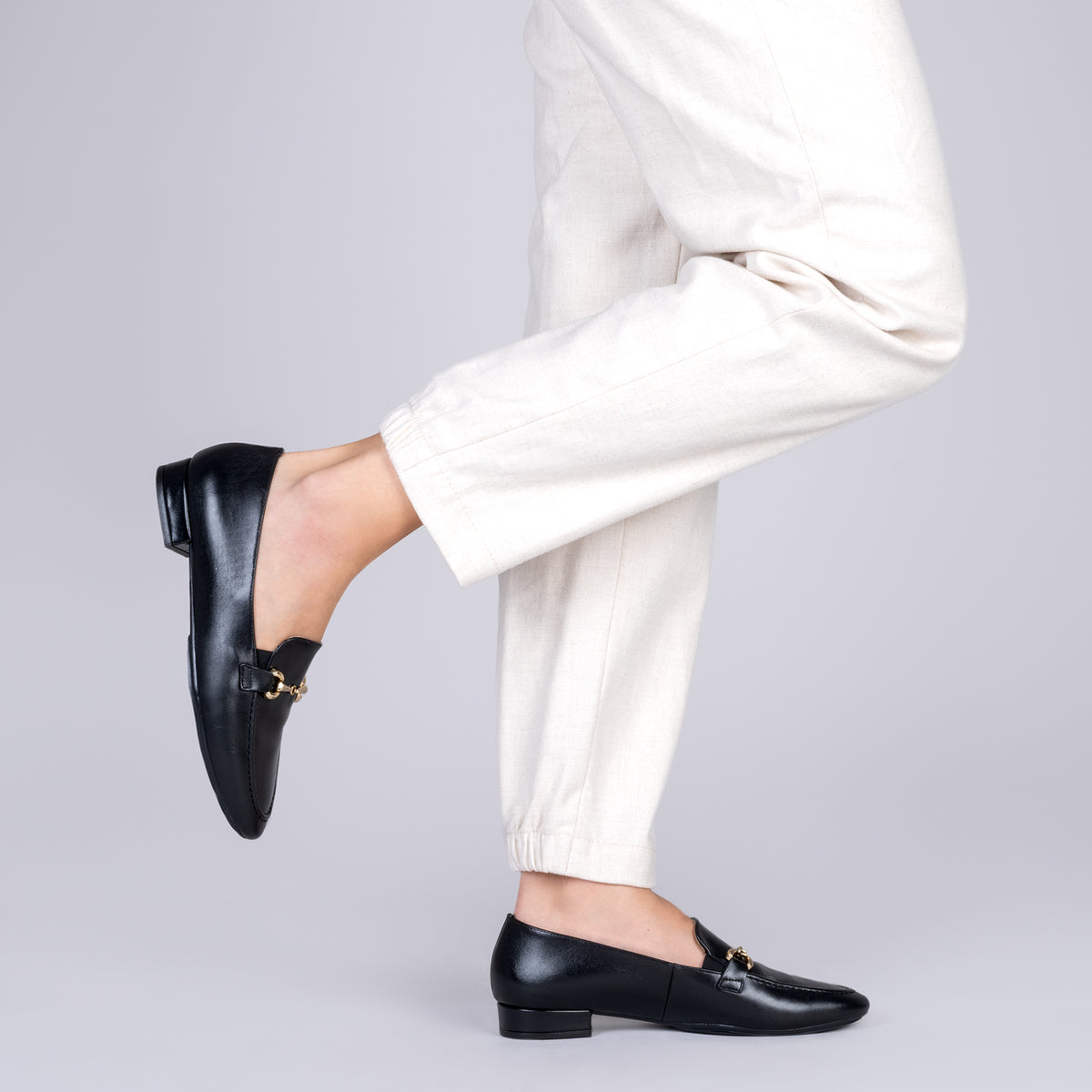 STYLE - Mocasines con detalle metalizado NEGRO - miMaO ®