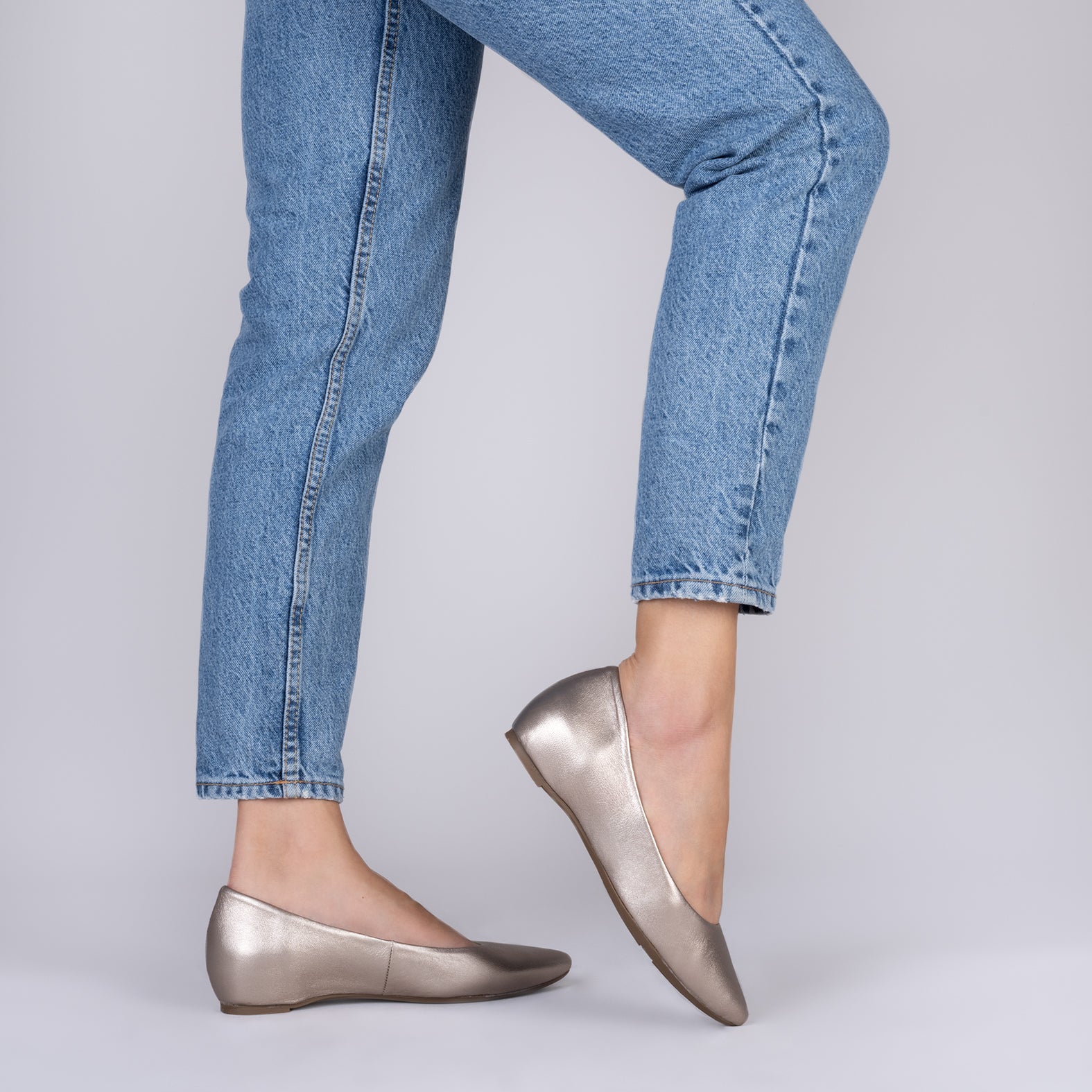 URBAN WEDGE - GOLDEN shoes with hidden wedge