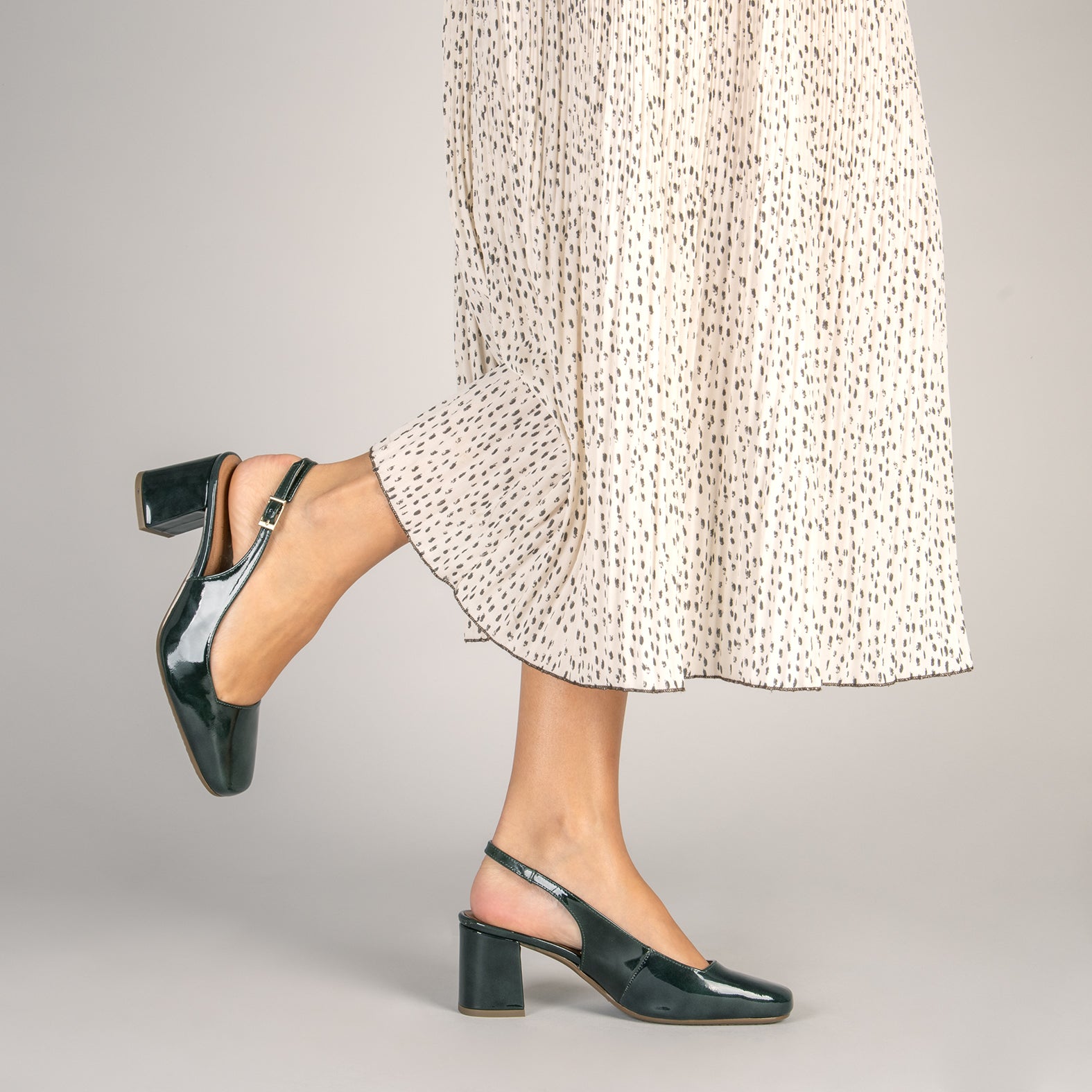 SOPHÍA - Zapato tacón ancho destalonado VERDE