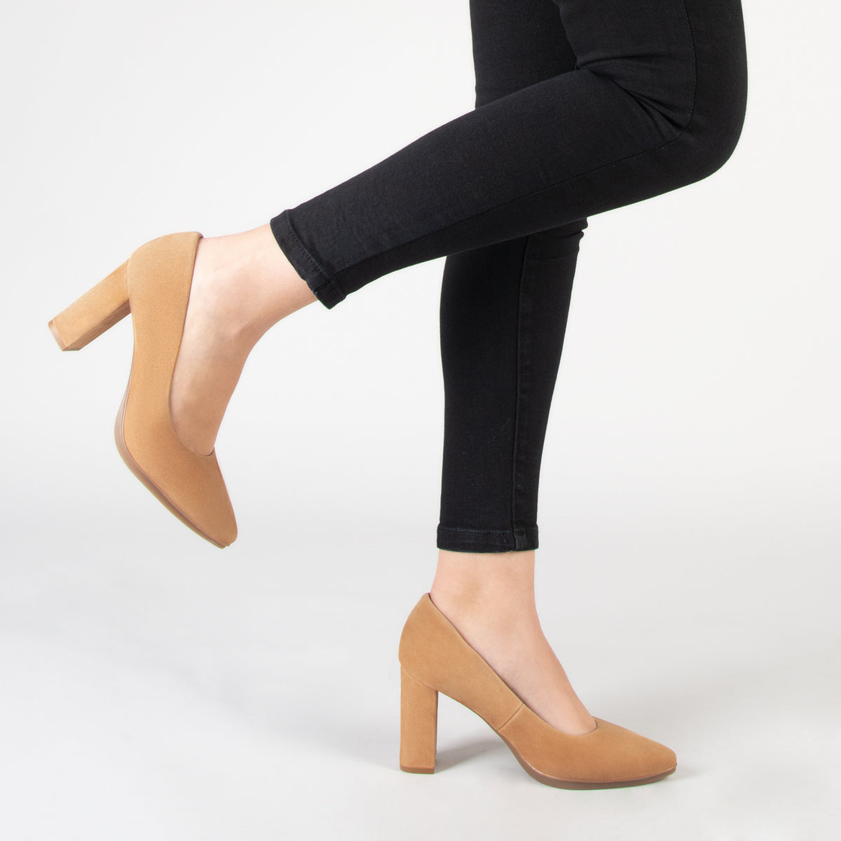 URBAN – Zapatos de tacón alto de ante CAMEL