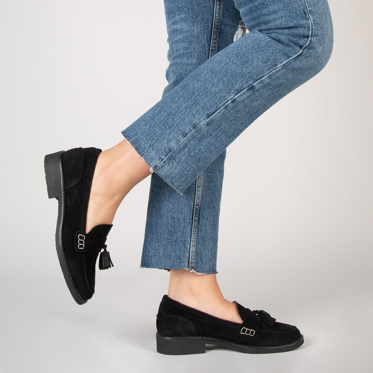CASTELLANO – BLACK moccasin with tassel