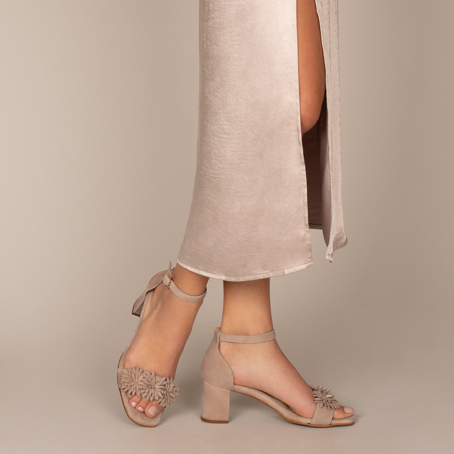 ZINNIA - Sandales de soirée avec fleurs CHAMEAU