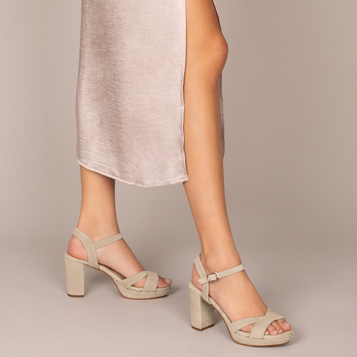 PARIS - Sandales avec talon large et plateforme CAMEL