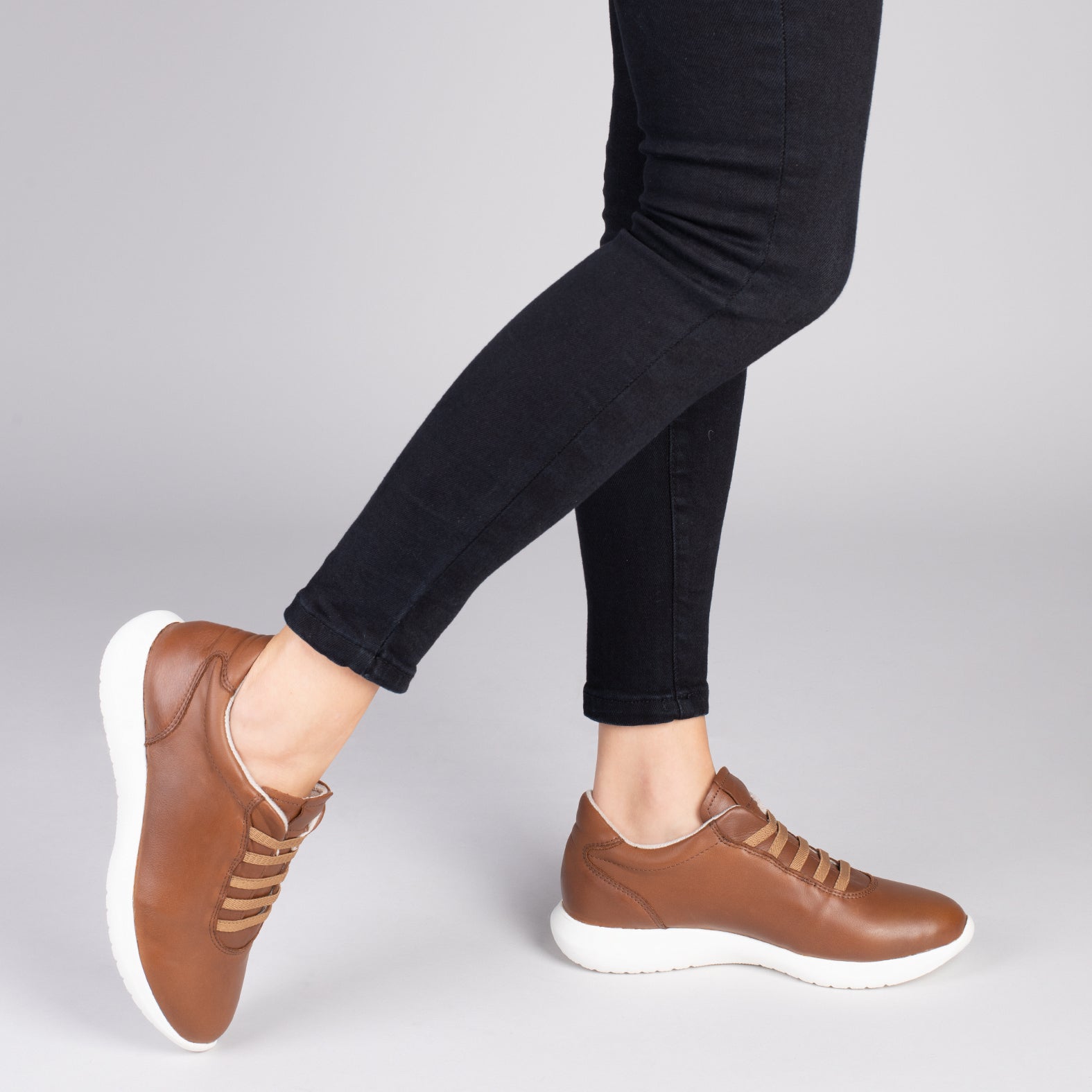 CHICAGO – CAMEL sneakers with elastic laces