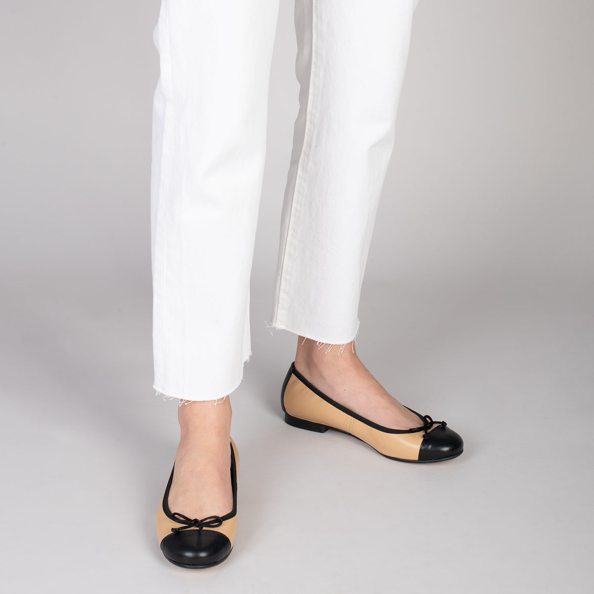 BALLET – SAND ballerina flats with black toe