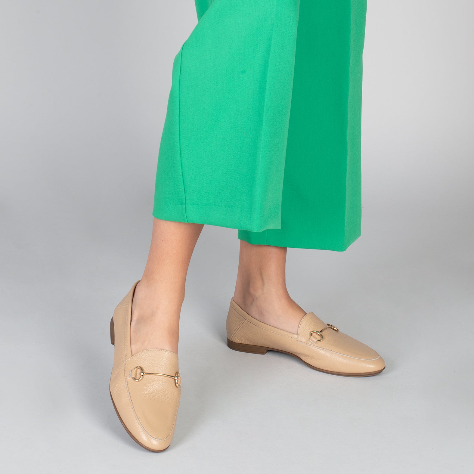 STYLE – BEIGE moccasins with horsebit