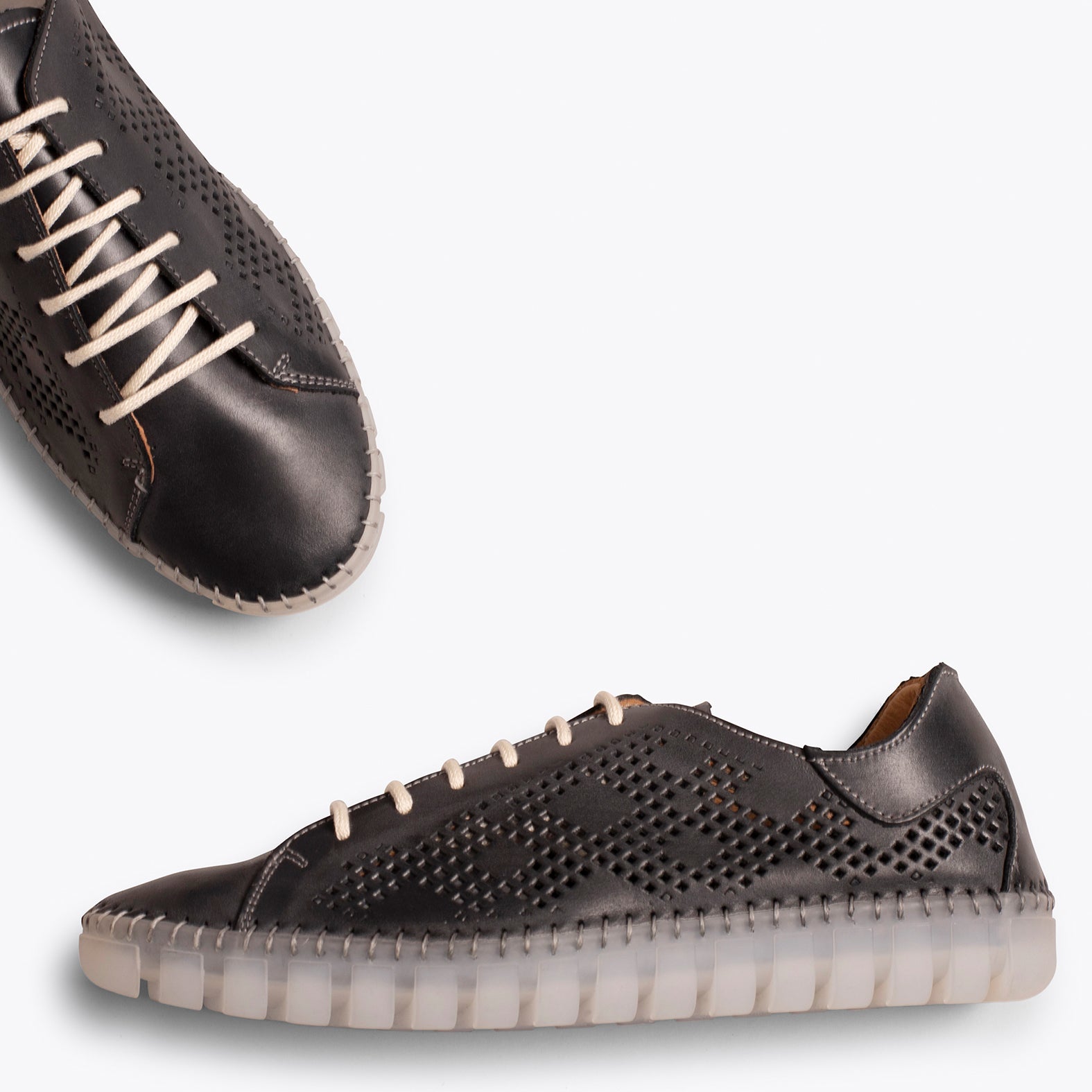 FLEXY – BLACK extra flexible sneaker