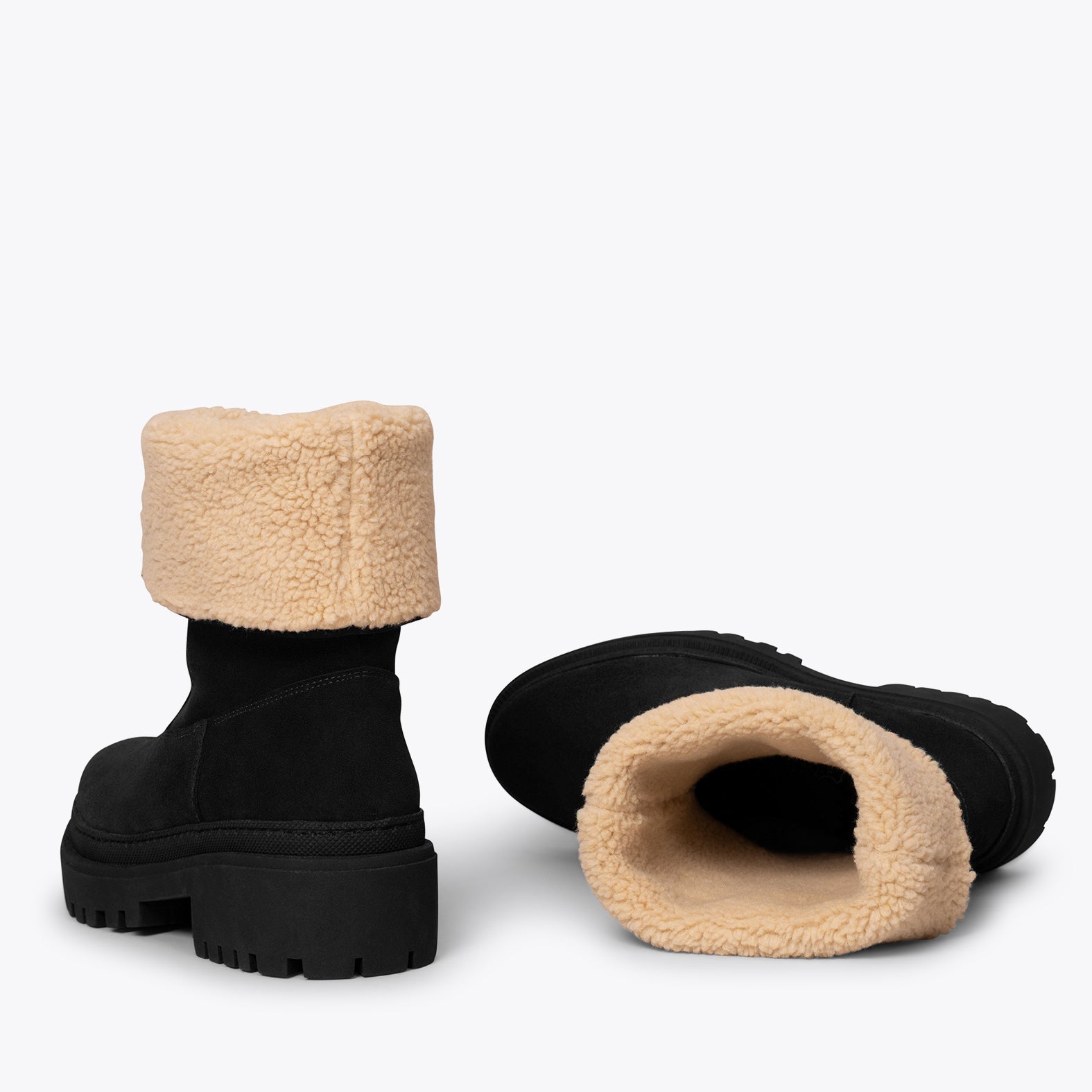 POLAR – BLACK boot crafted in water-repellent suede