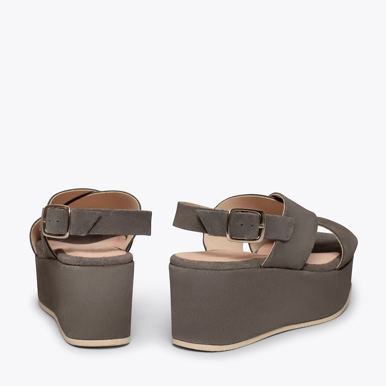 MARA Sandalia plataforma y tiras cruzadas GRIS