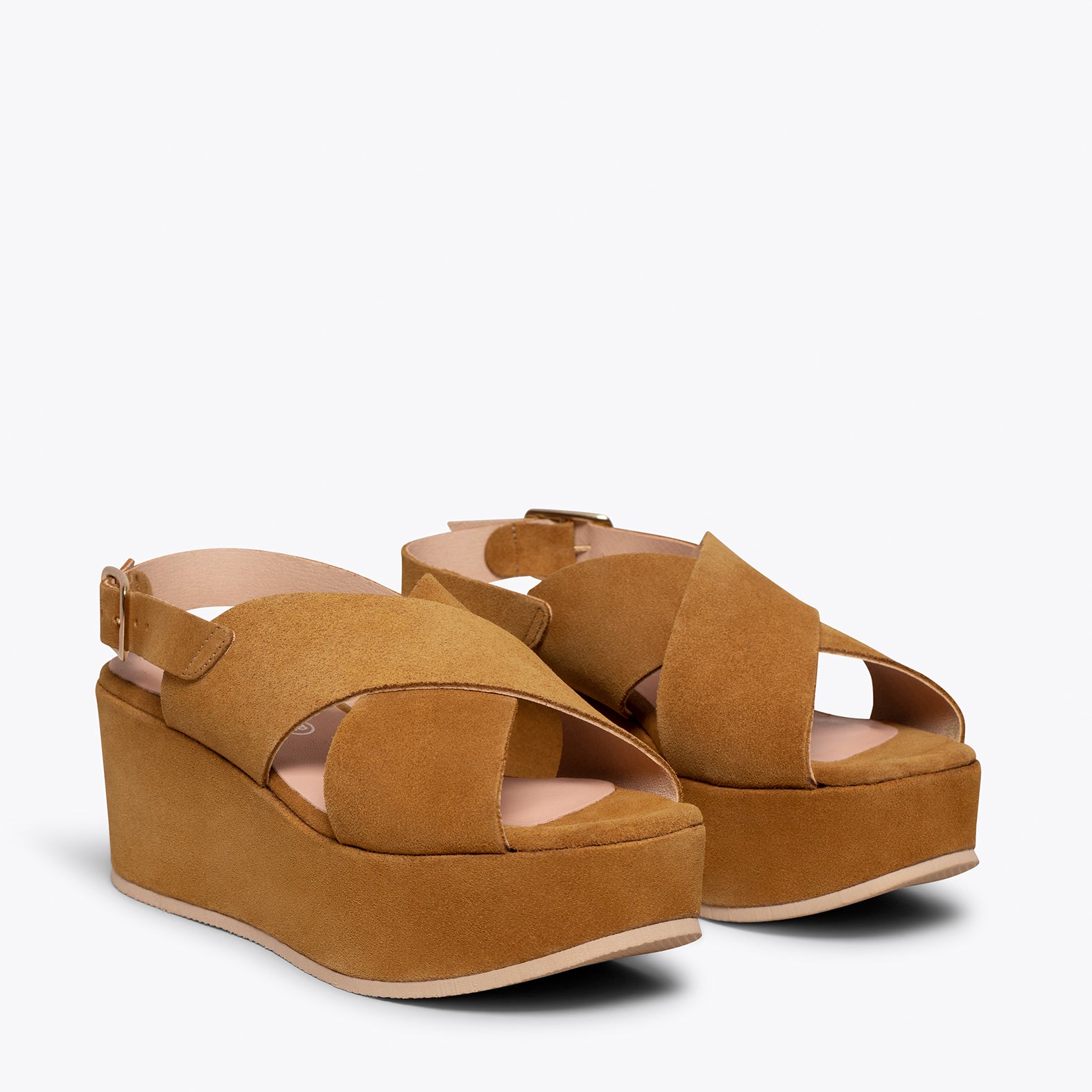 MARA - Sandalia plataforma y tiras cruzadas CAMEL