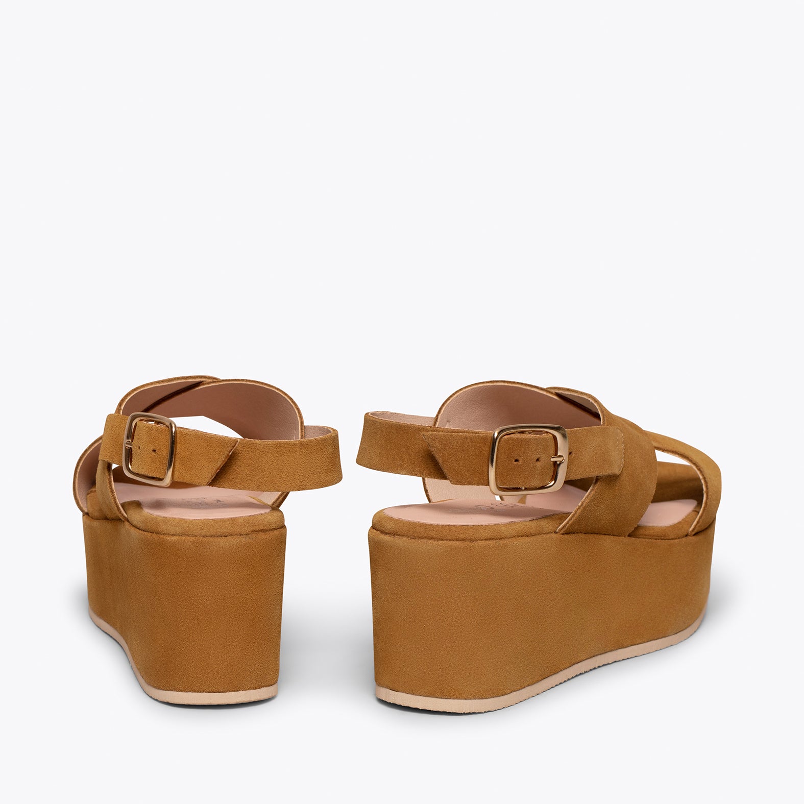 MARA - Sandalia plataforma y tiras cruzadas CAMEL