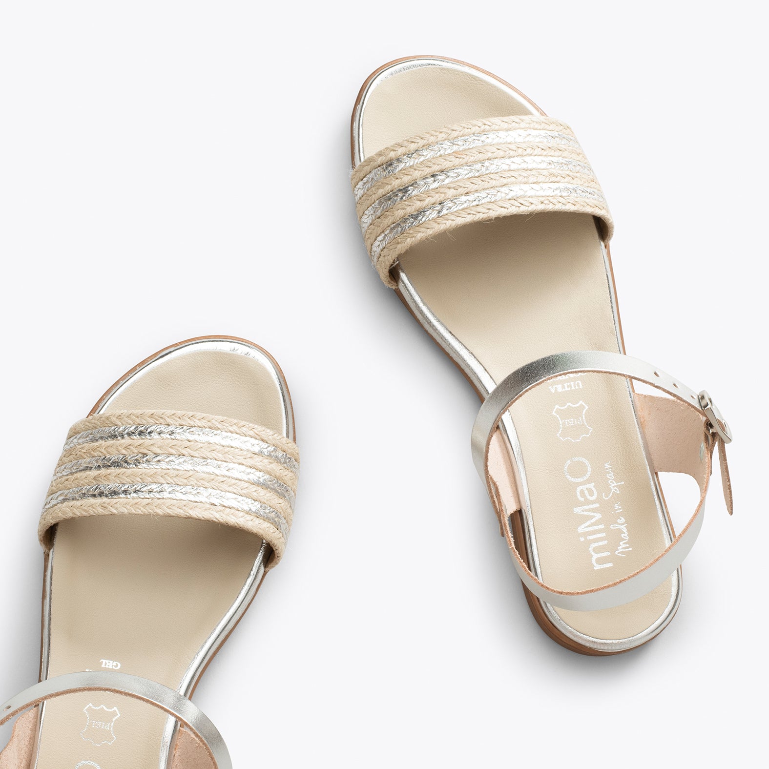 CERES . Sandalias planas metalizadas PLATA