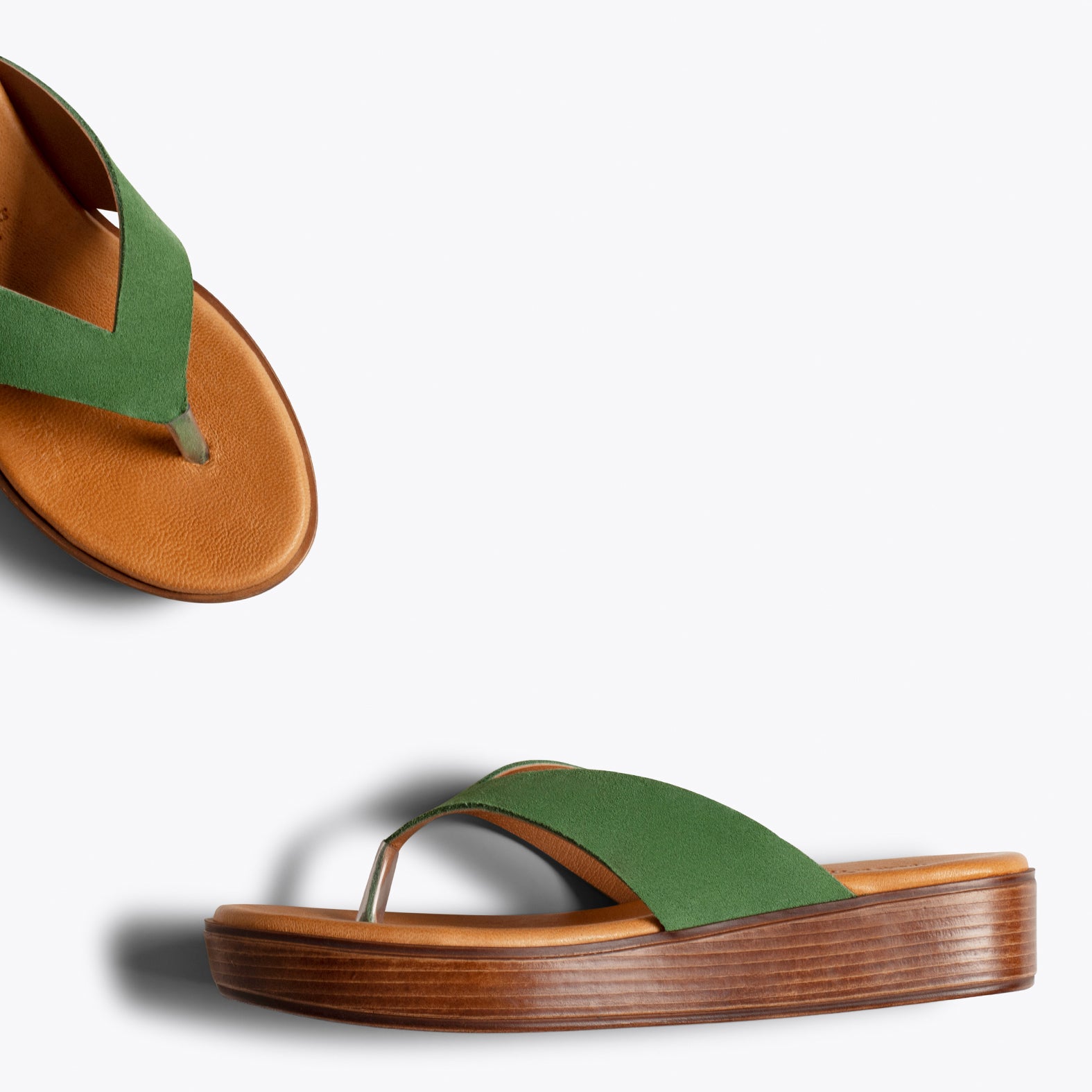 BASIC - Sandales VERT entre doigts avec plateforme