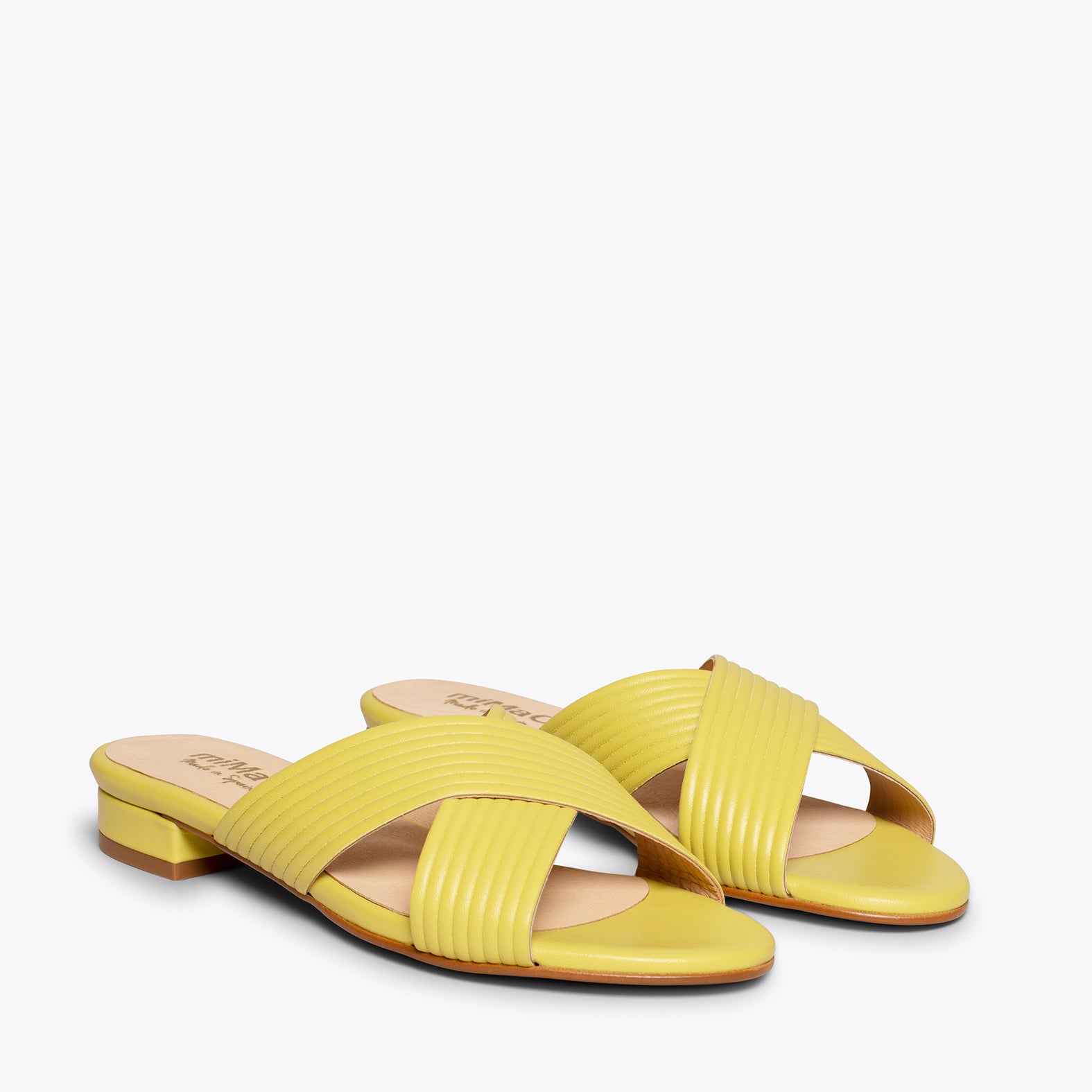 PALA Sandalias planas AMARILLAS con tiras cruzadas