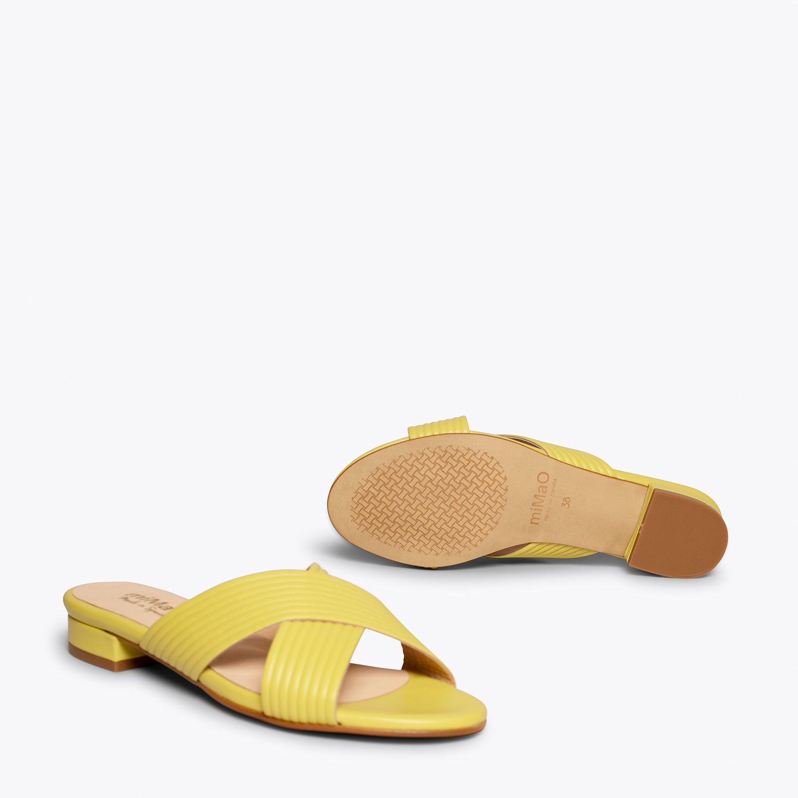 PALA Sandalias planas AMARILLAS con tiras cruzadas