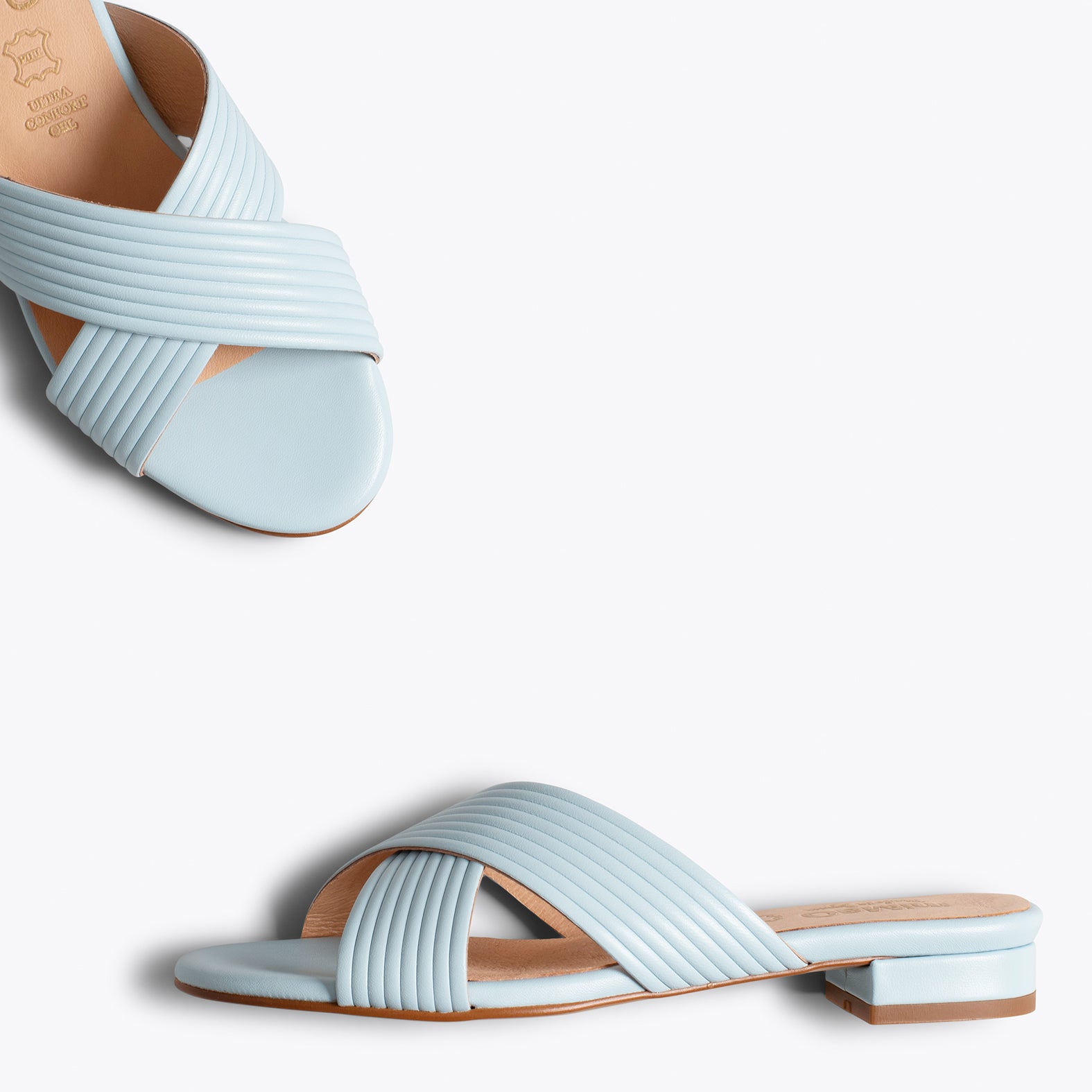 PALA Sandalias planas AZULES con tiras cruzadas