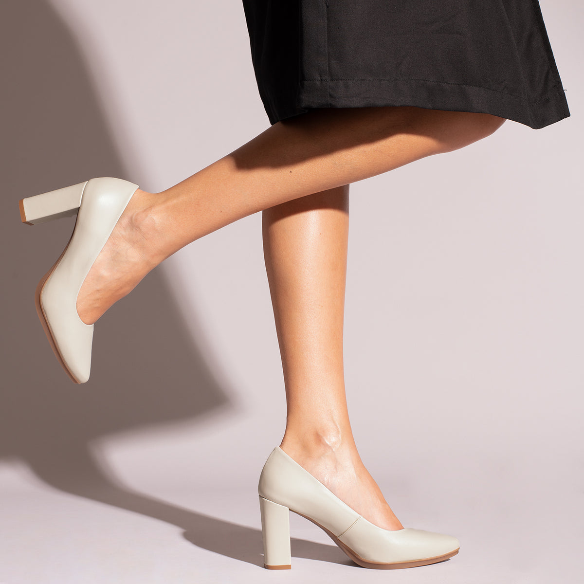 URBAN SALON- Zapatos HUESO de piel y tacón alto