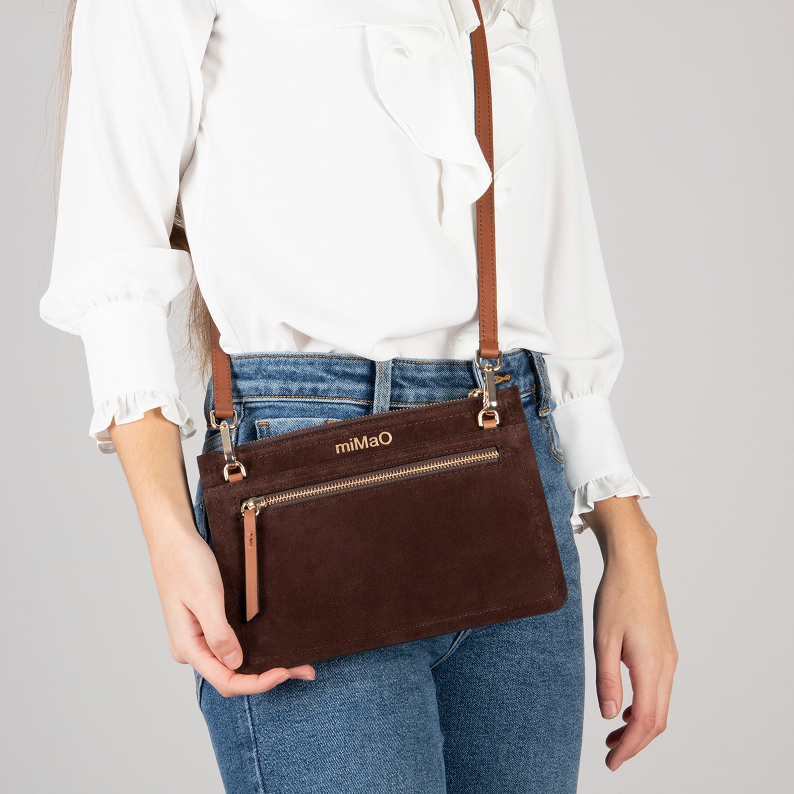 CLASSIC Bolso bandolera de piel con doble cremallera MARRÓN