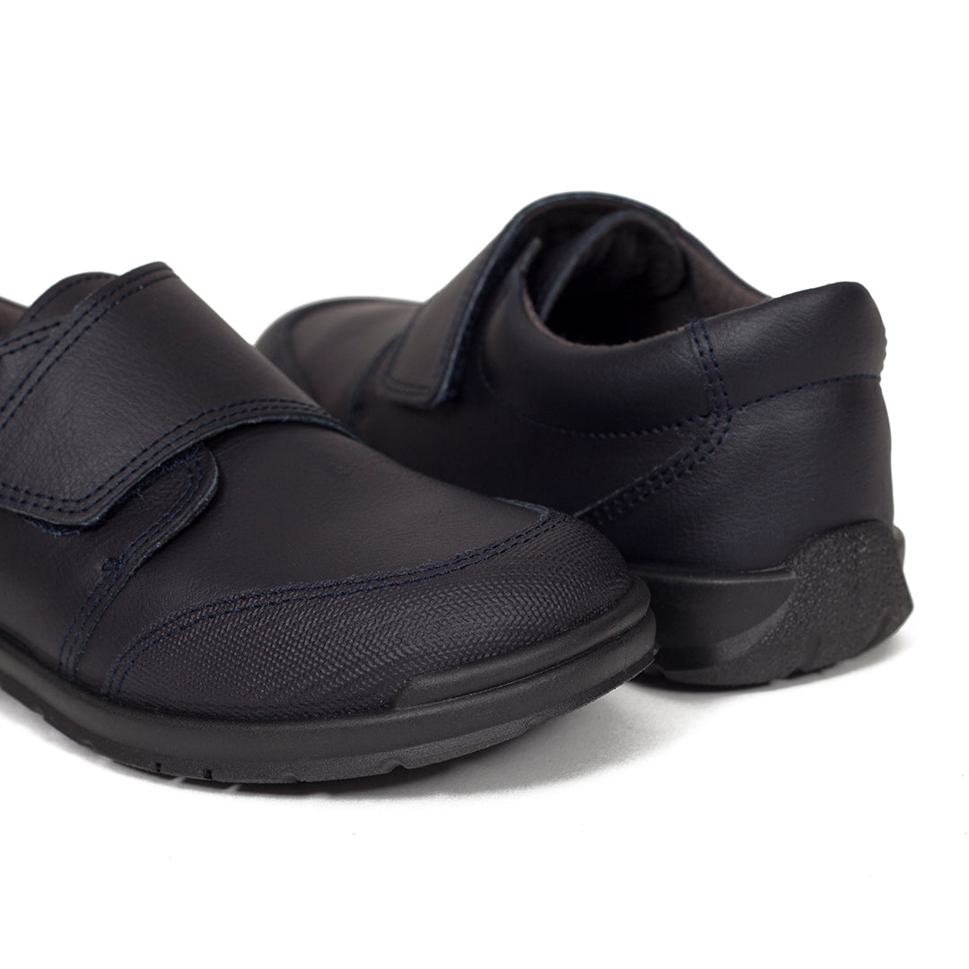 Zapatos para el colegio azul marino de niño made in Spain de marca miMaO