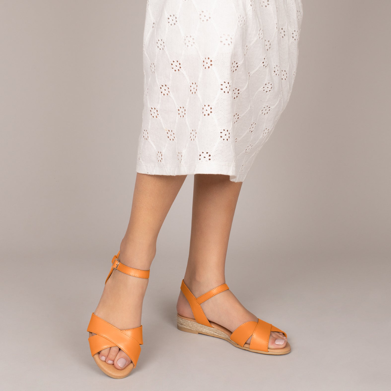 CÍES – ORANGE flat espadrille with crossed straps