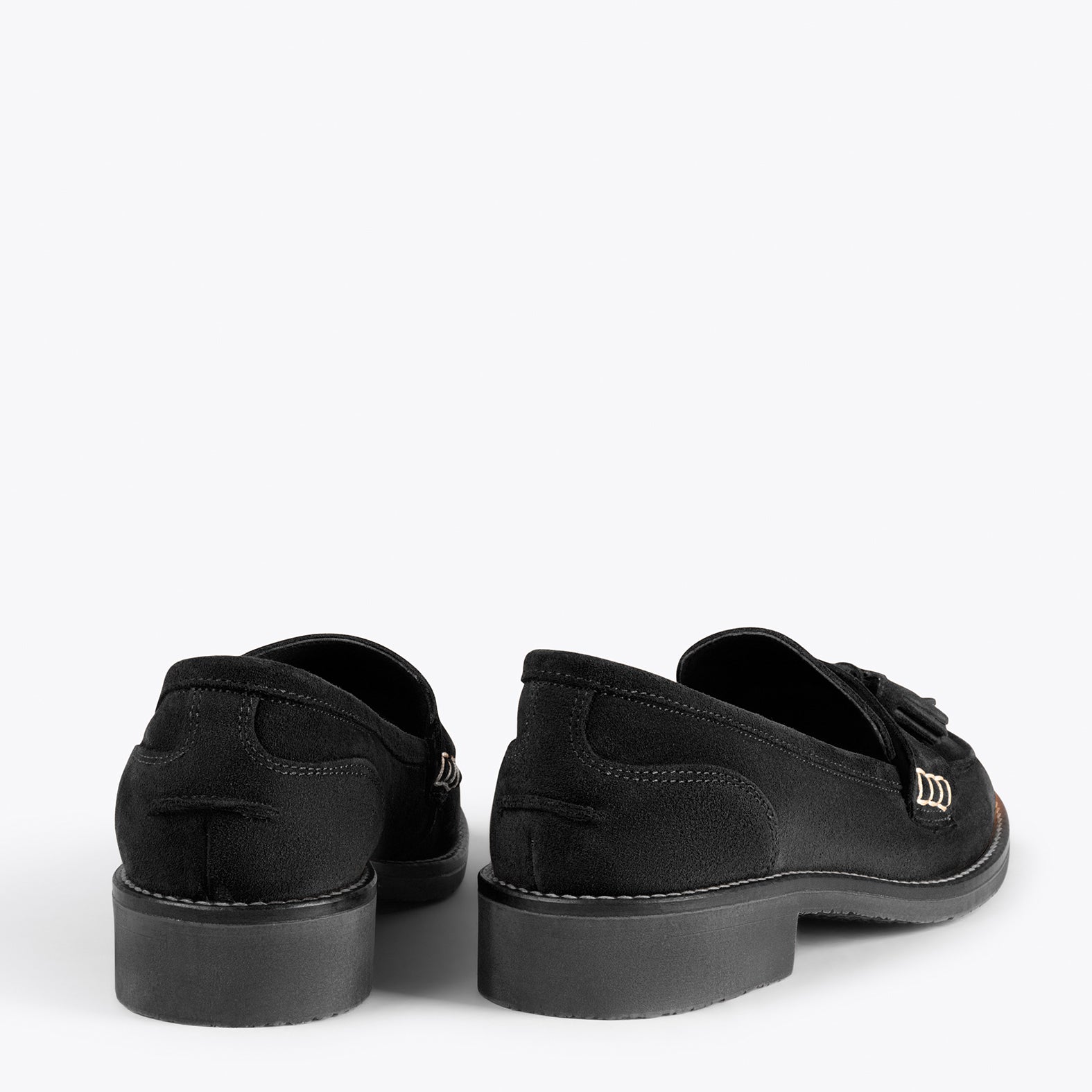 CASTELLANO – BLACK moccasin with tassel