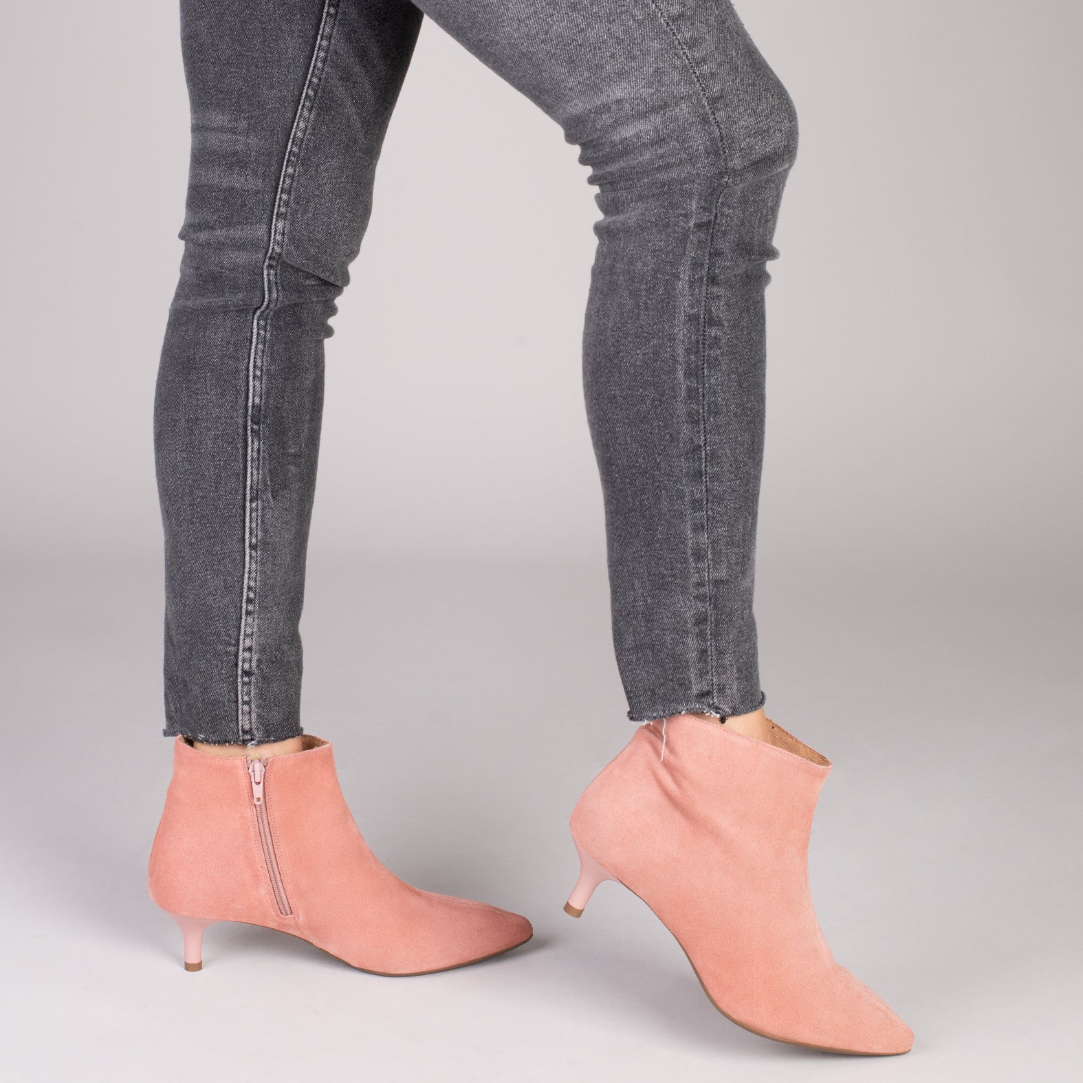 OUTFIT - Botines elegantes de tacón bajo de aguja SALMÓN