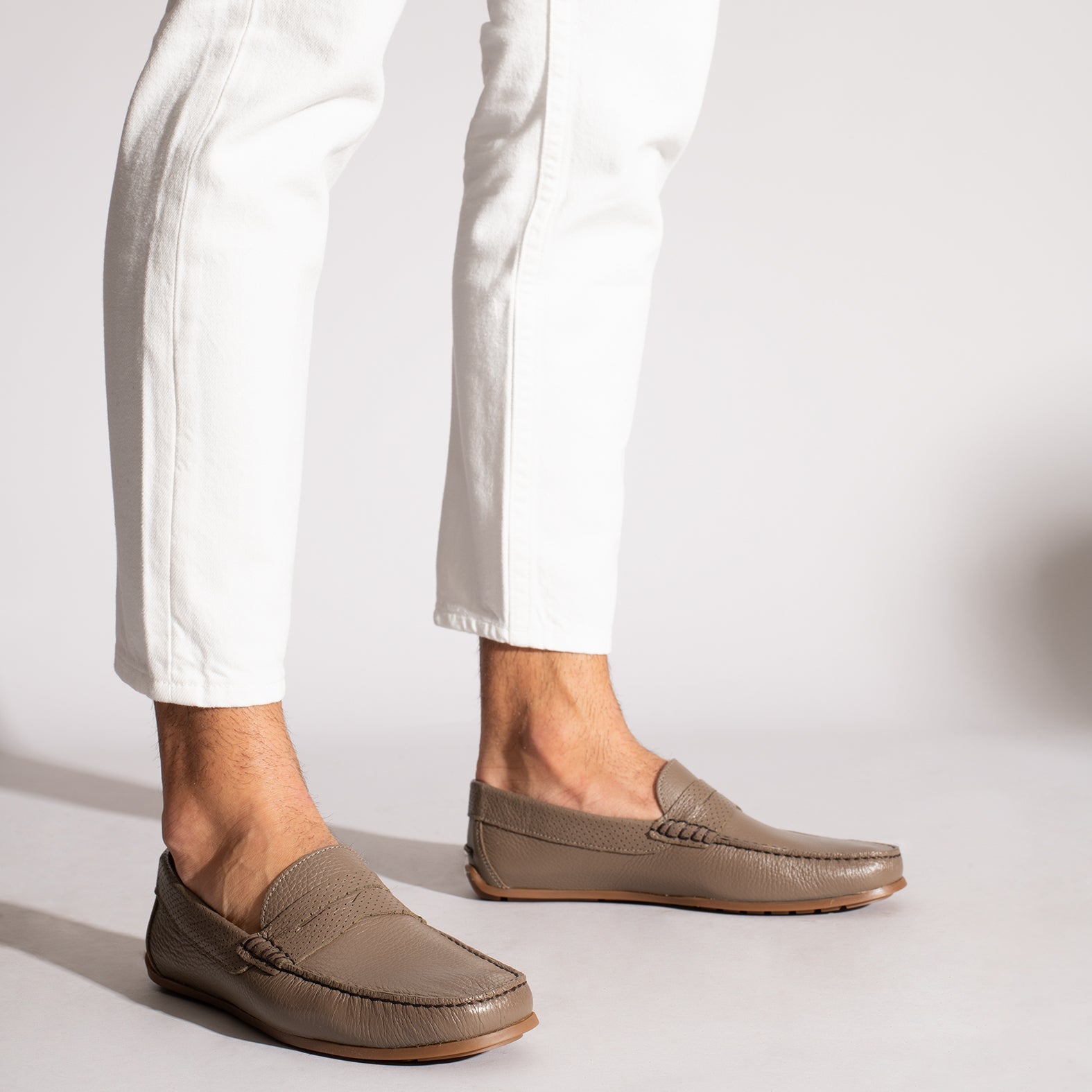 MOCASÍN Calzado casual para hombre de piel TAUPE