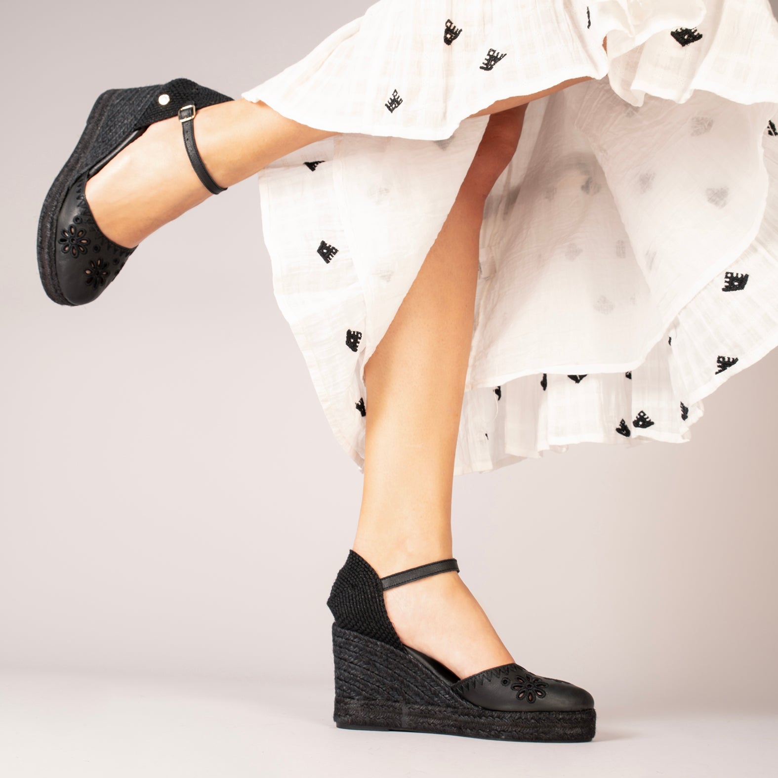 CASARES - Espadrilles en cuir brodé NOIR