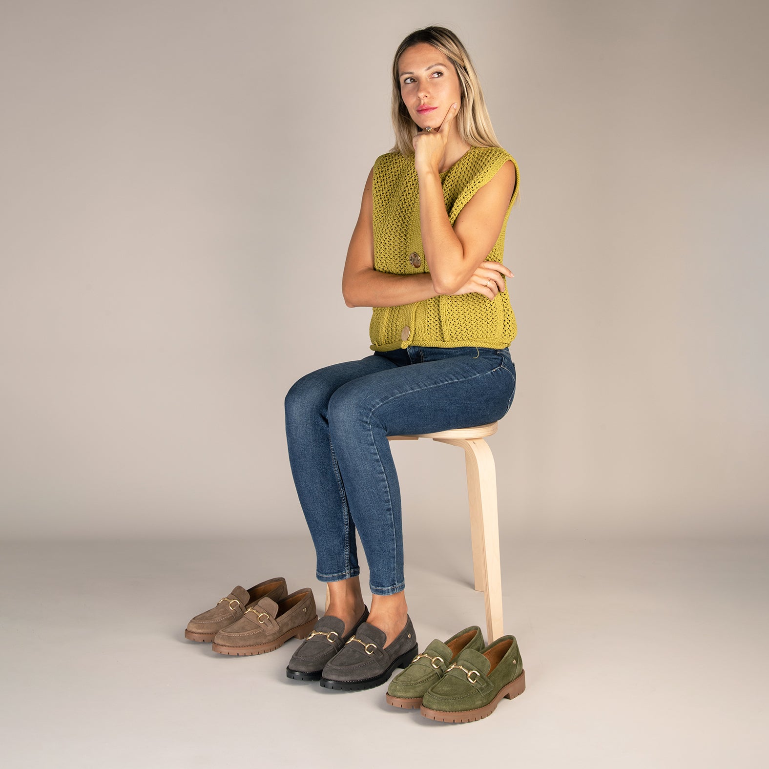 TREVILLA - Mocasín GRIS con aplique metálico