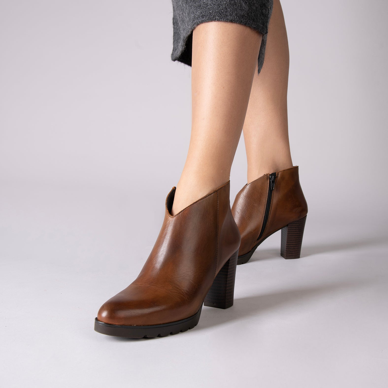 CLASSIC - Botines de mujer con tacón en MARRON