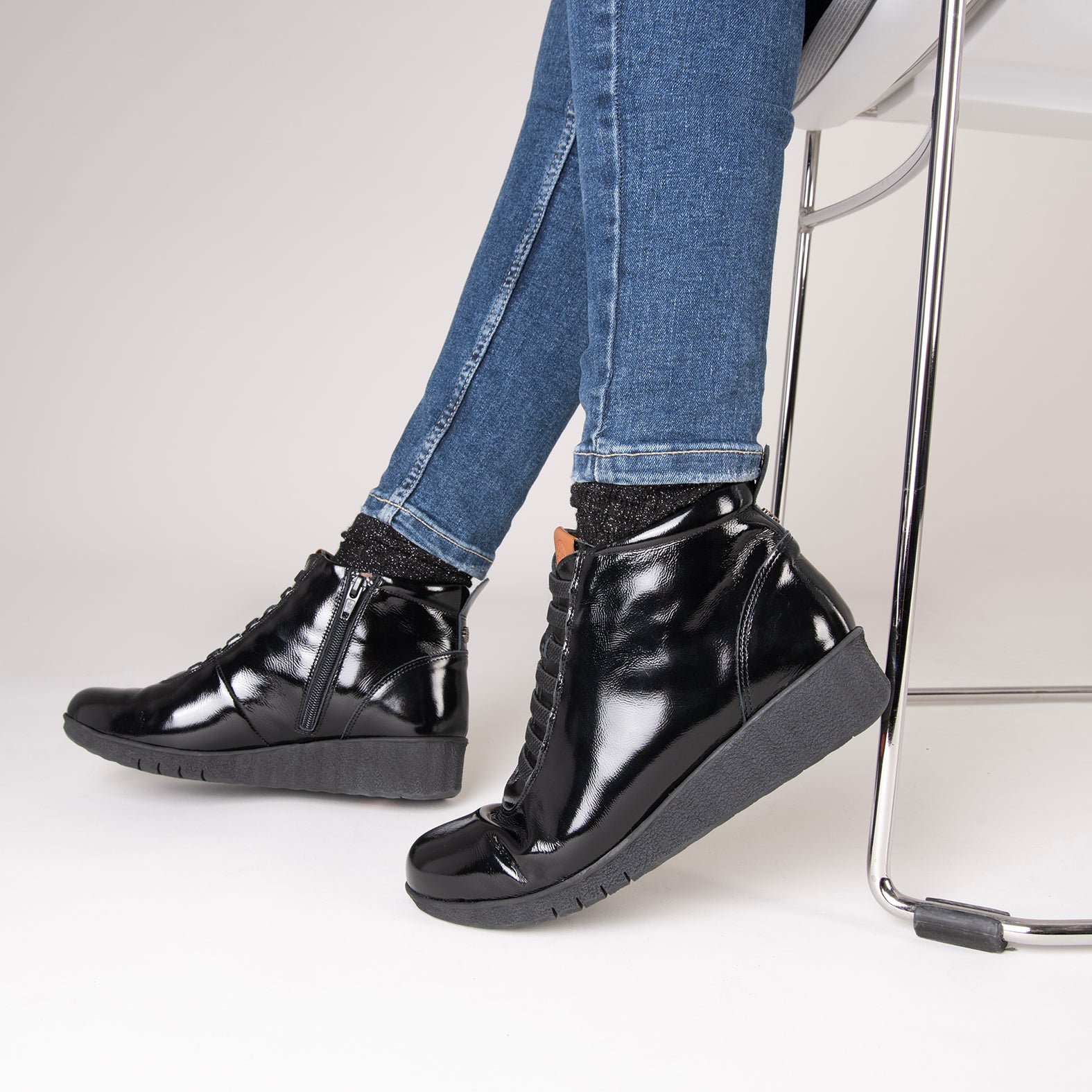 FLEXY - Zapatillas de charol NEGRO abotinadas